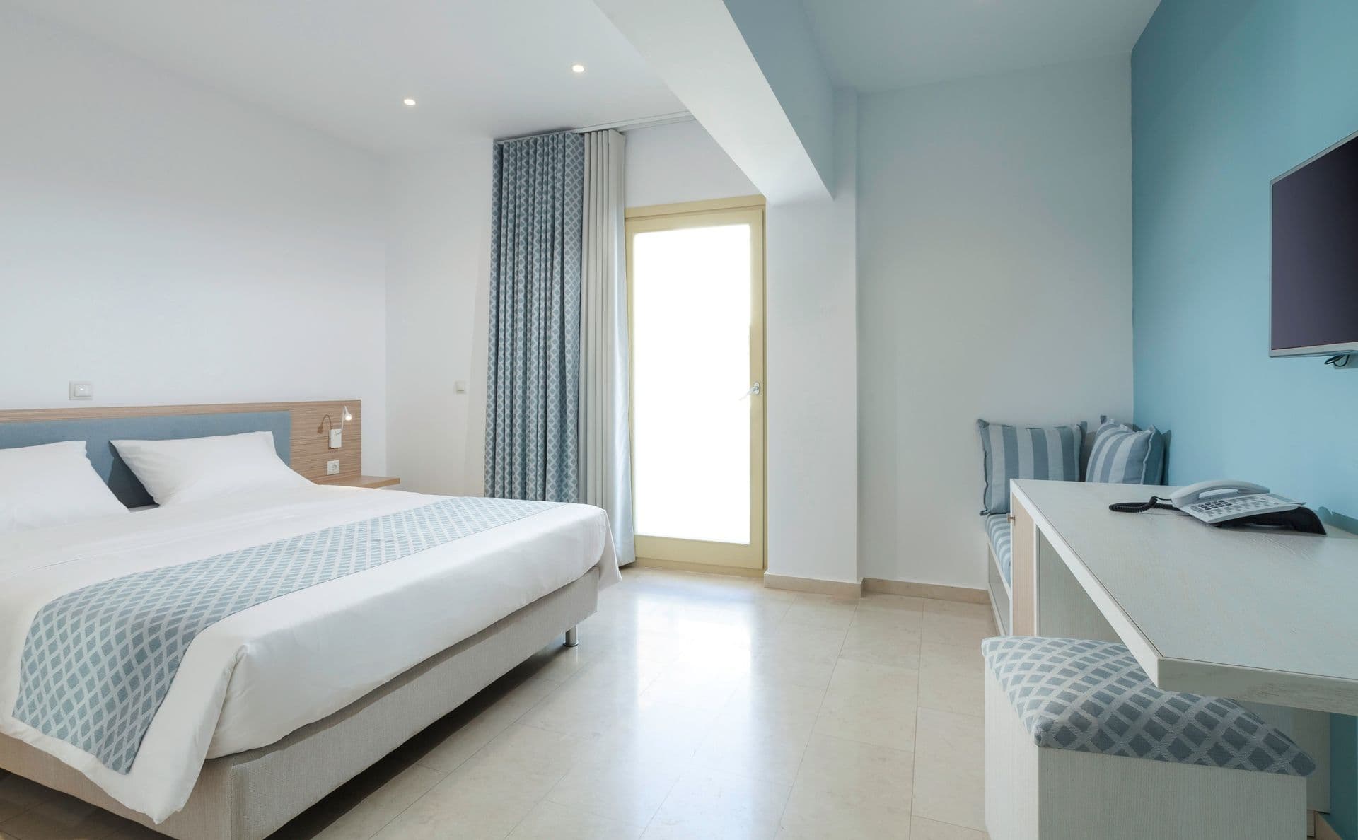 room-types-HHZEPHYROS-STDTW-0.jpg