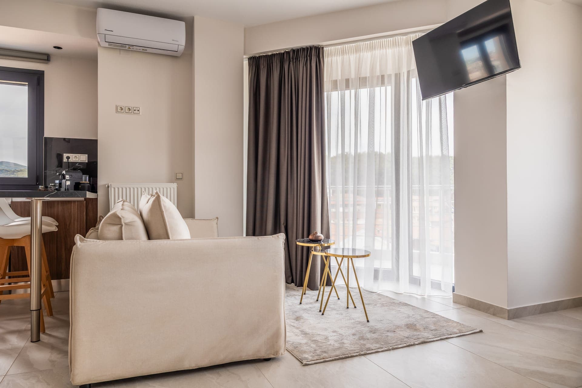 room-types-HIGHVIEWLX-SMV-0.jpg