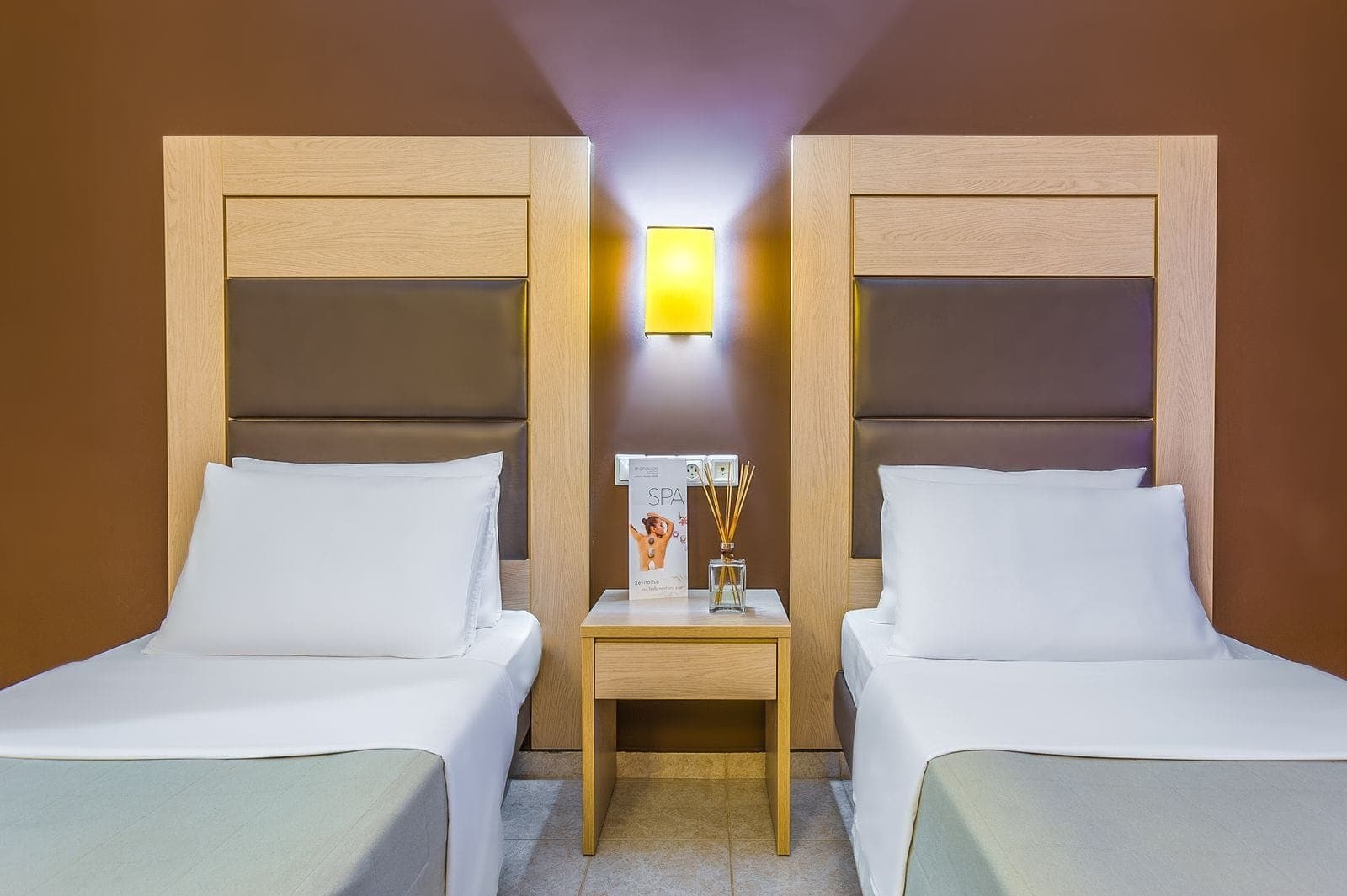 *Images are for illustrative purposes only. Actual room may vary.