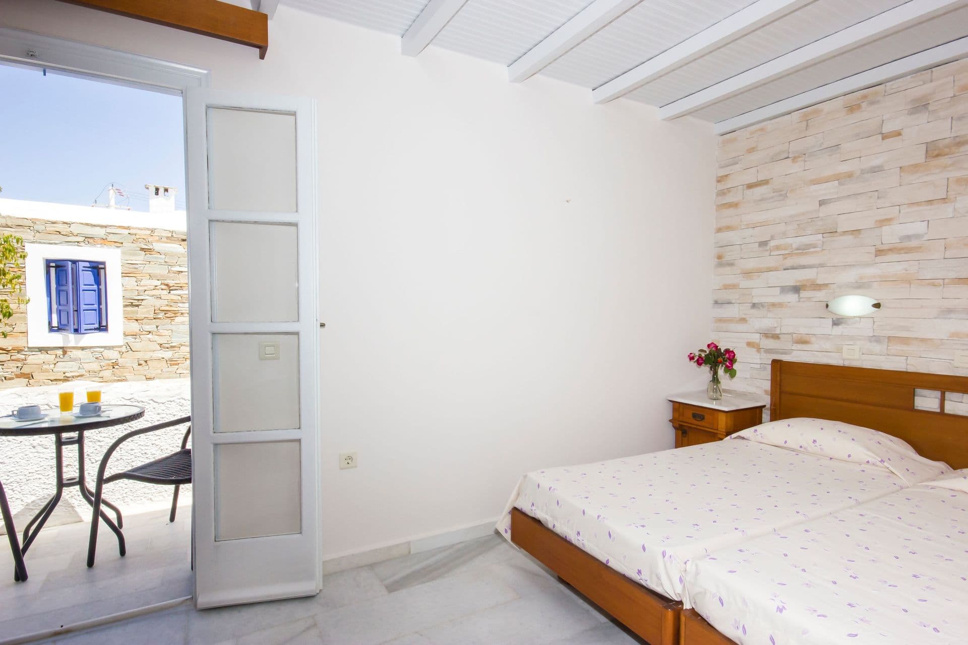 room-types-HOLIDAYHTL-DBLSTD-0.jpg