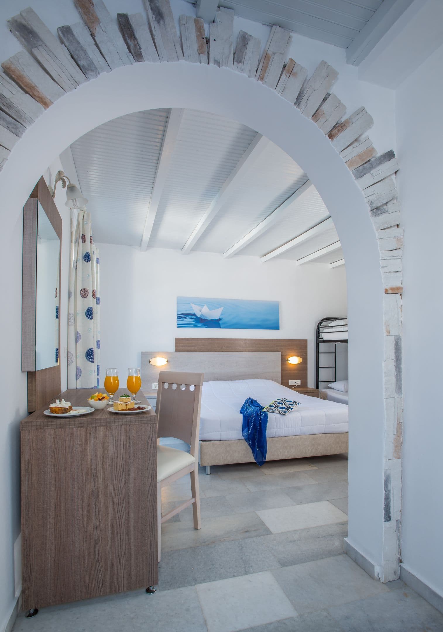 room-types-HOLIDAYHTL-QUADR-0.jpg