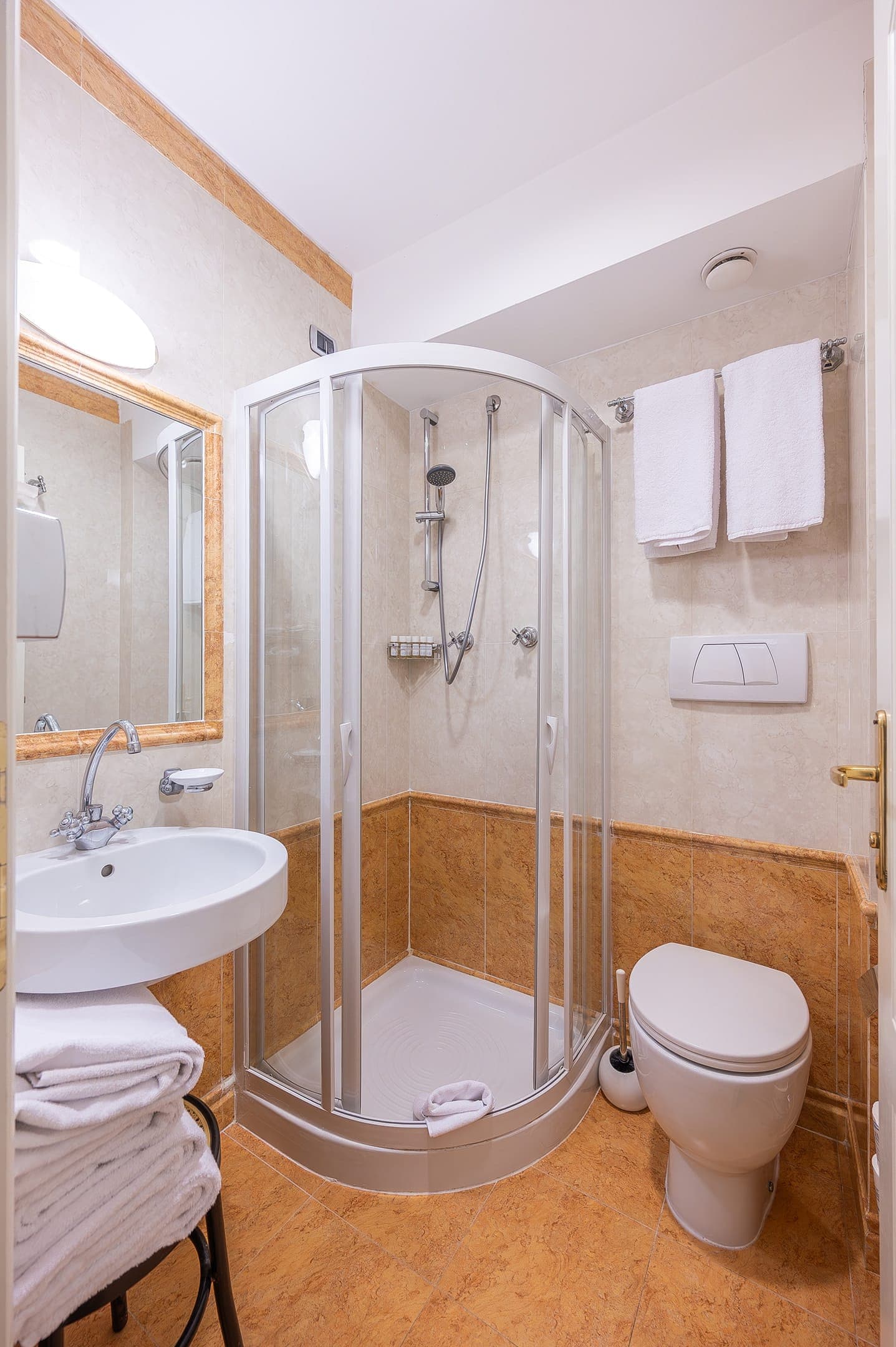 room-types-HOSIANUMRM-QPL-0.jpg