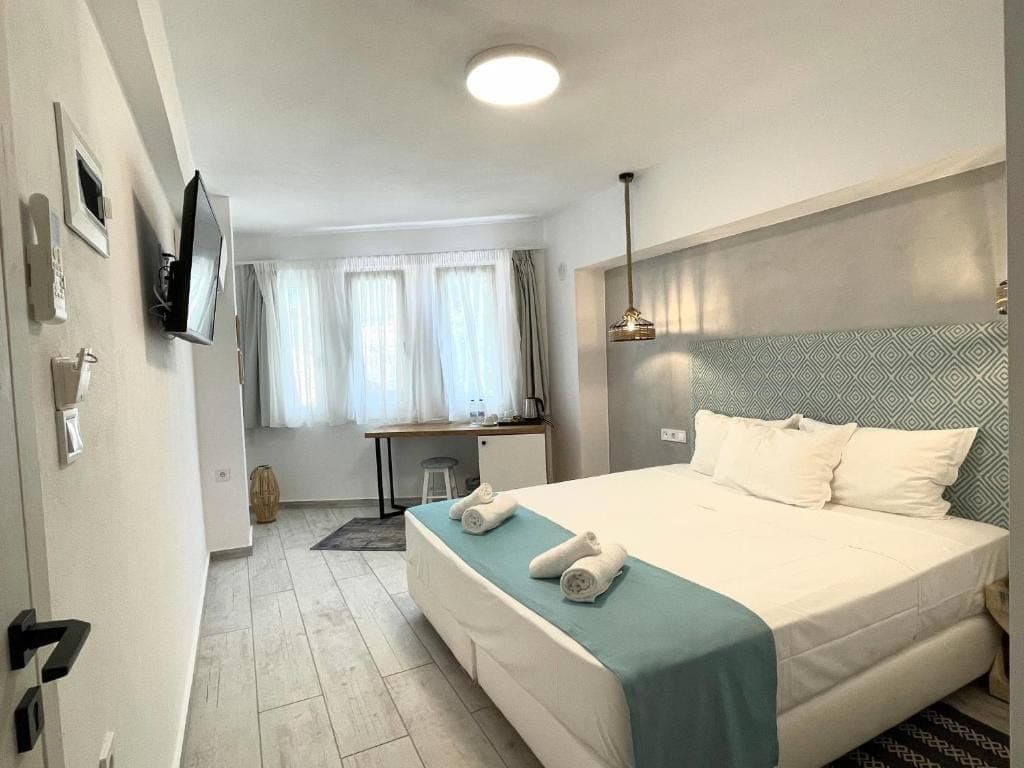 room-types-HOTELPORT7-DBL501-0.jpg