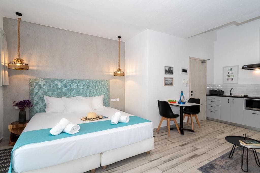 room-types-HOTELPORT7-STUDIO-0.jpg