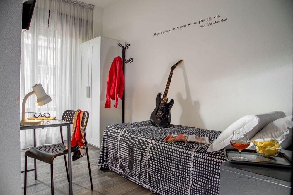 room-types-HOTELRADIO-SGL-0.jpg