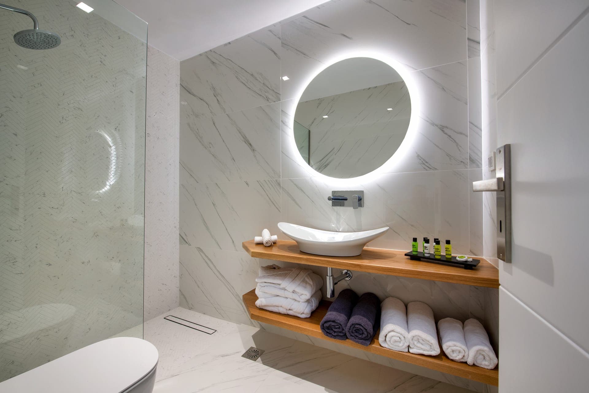 room-types-HRMNYSUITS-SPRAPR-0.jpg