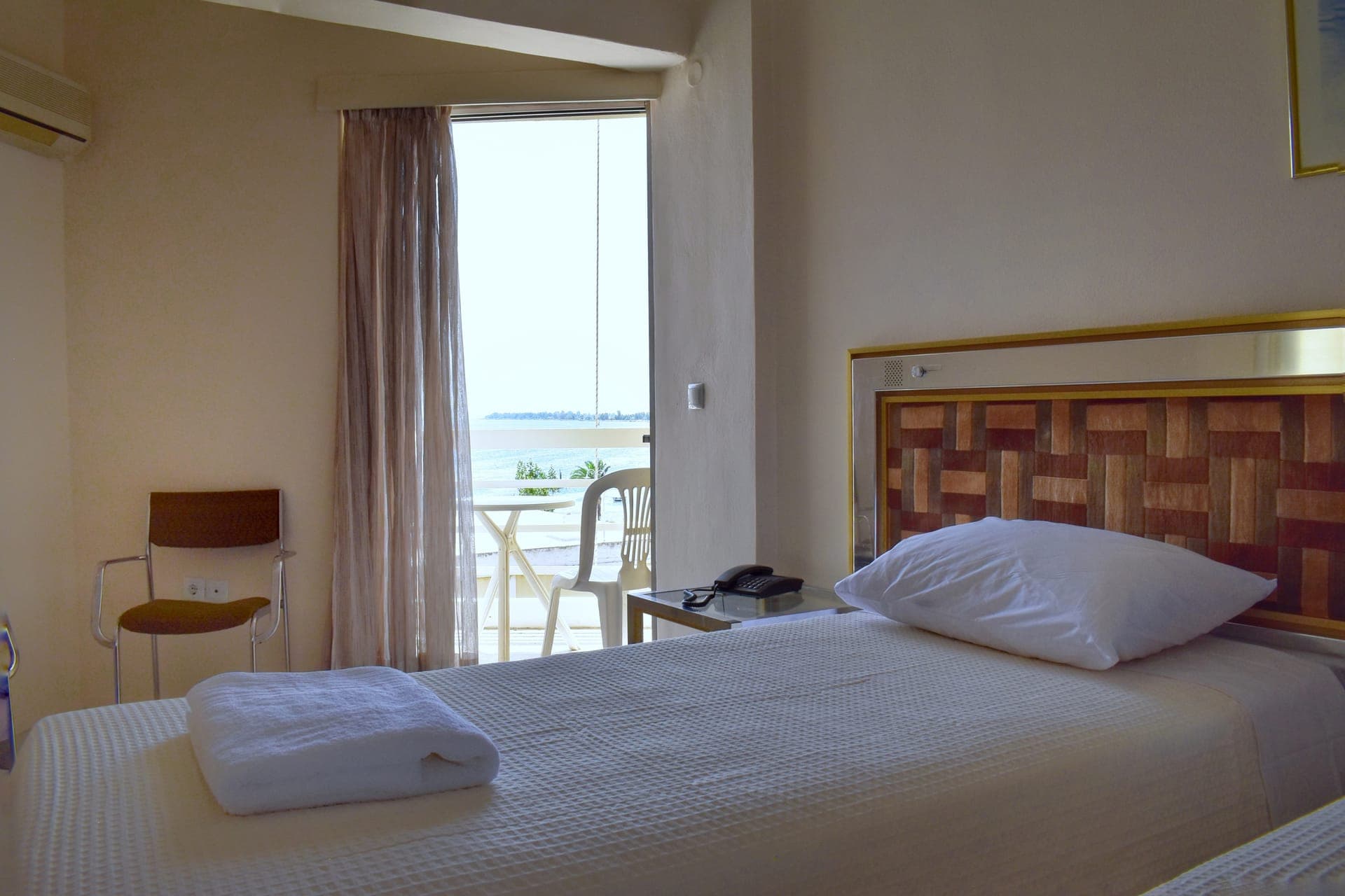 room-types-HTHEOXENIA-DBL-0.jpg