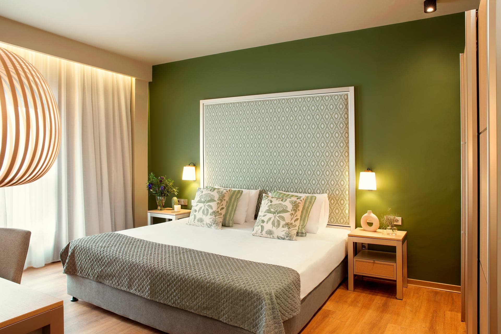 room-types-HTLCENTRAL-SUITE-0.jpg
