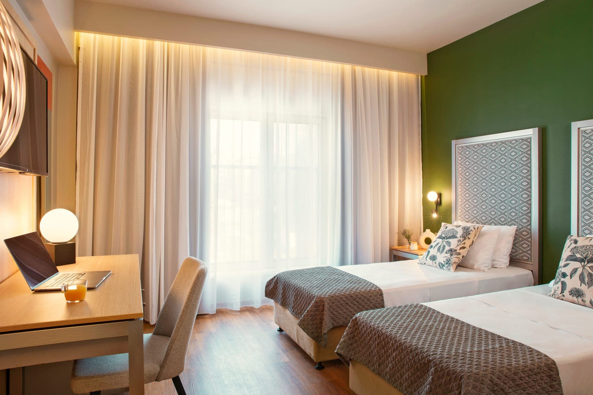 room-types-HTLCENTRAL-TWIN-0.jpg