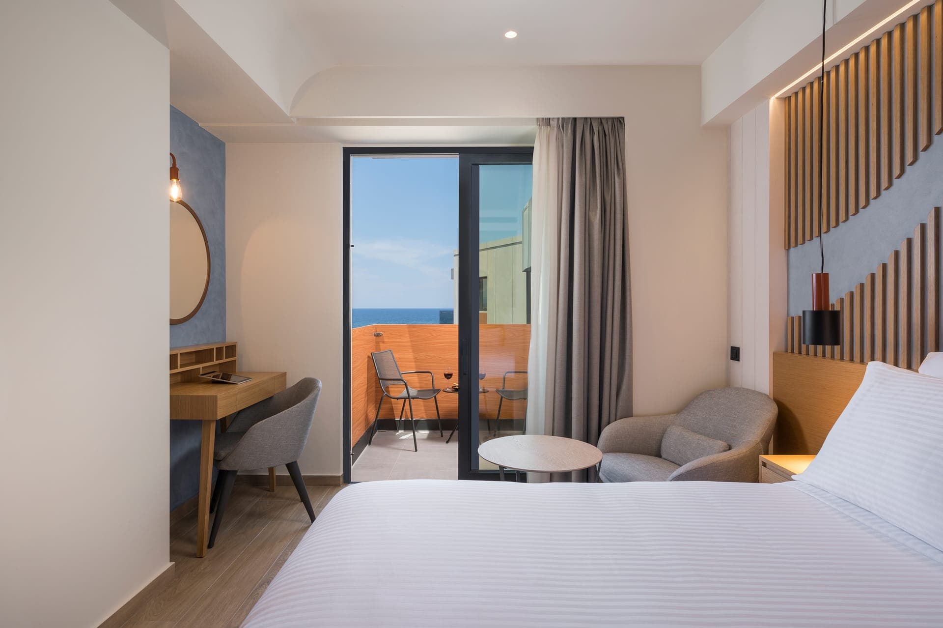 room-types-HYPER-POOL-0.jpg