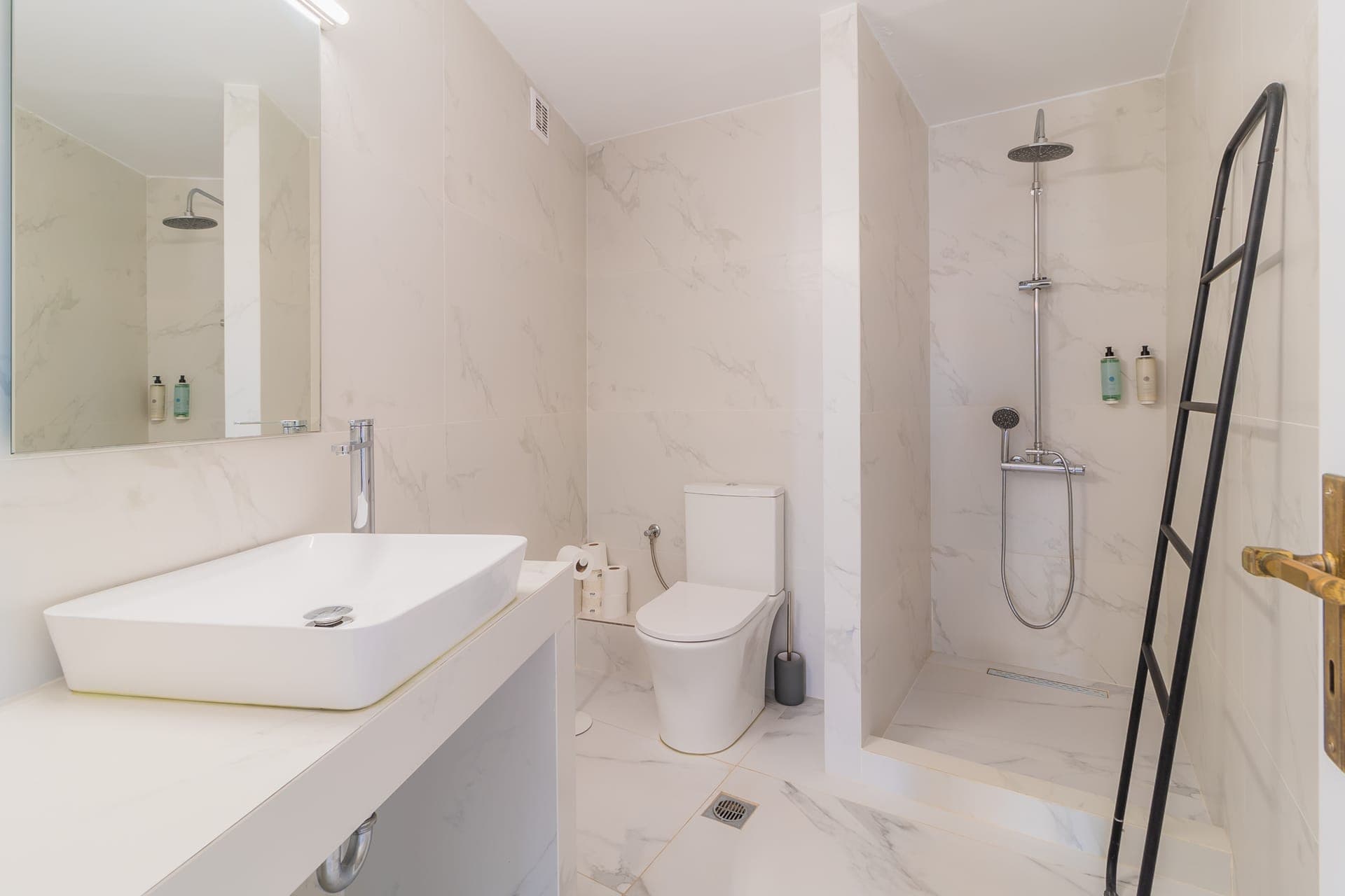 room-types-ILENAHOTEL-DBL-0.jpg