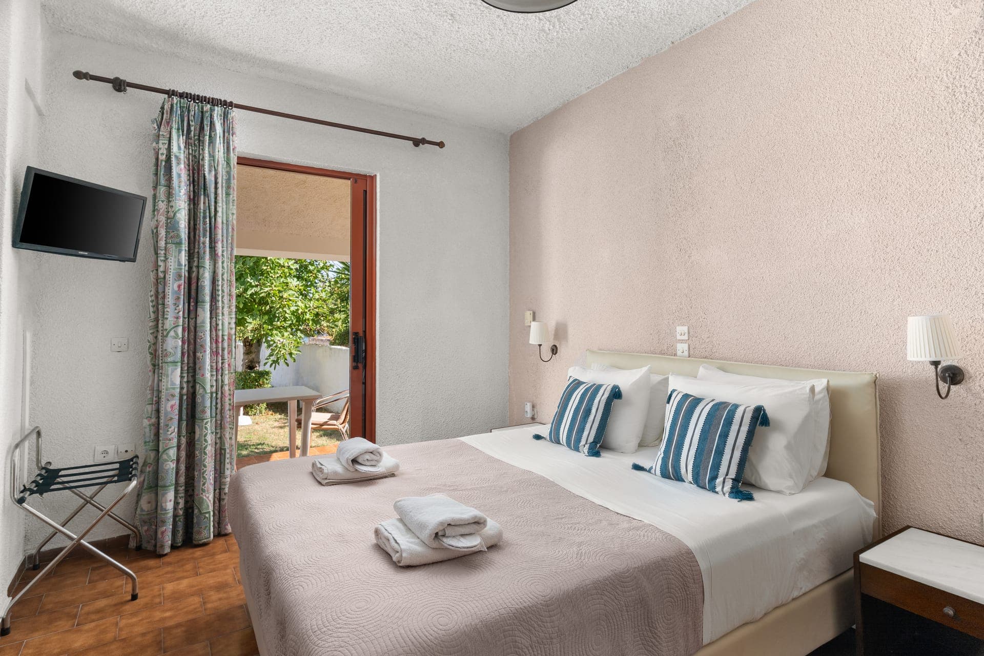 room-types-ILIESSABEA-1BDAGF-0.jpg