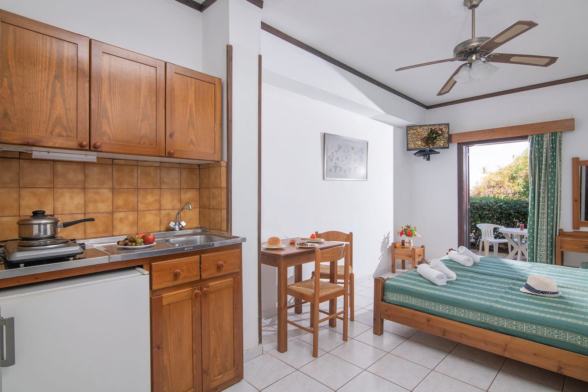 room-types-ILIOSTASI-DBL-0.jpg