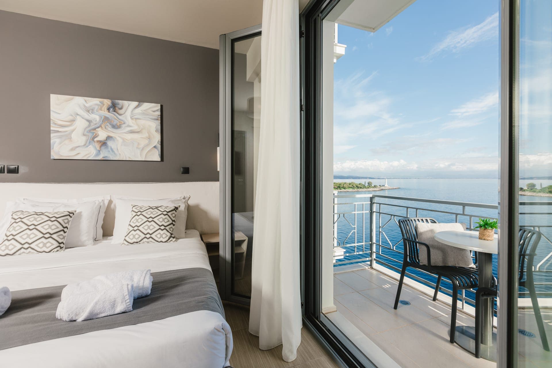 room-types-INFINITGYT-DLX-0.jpg