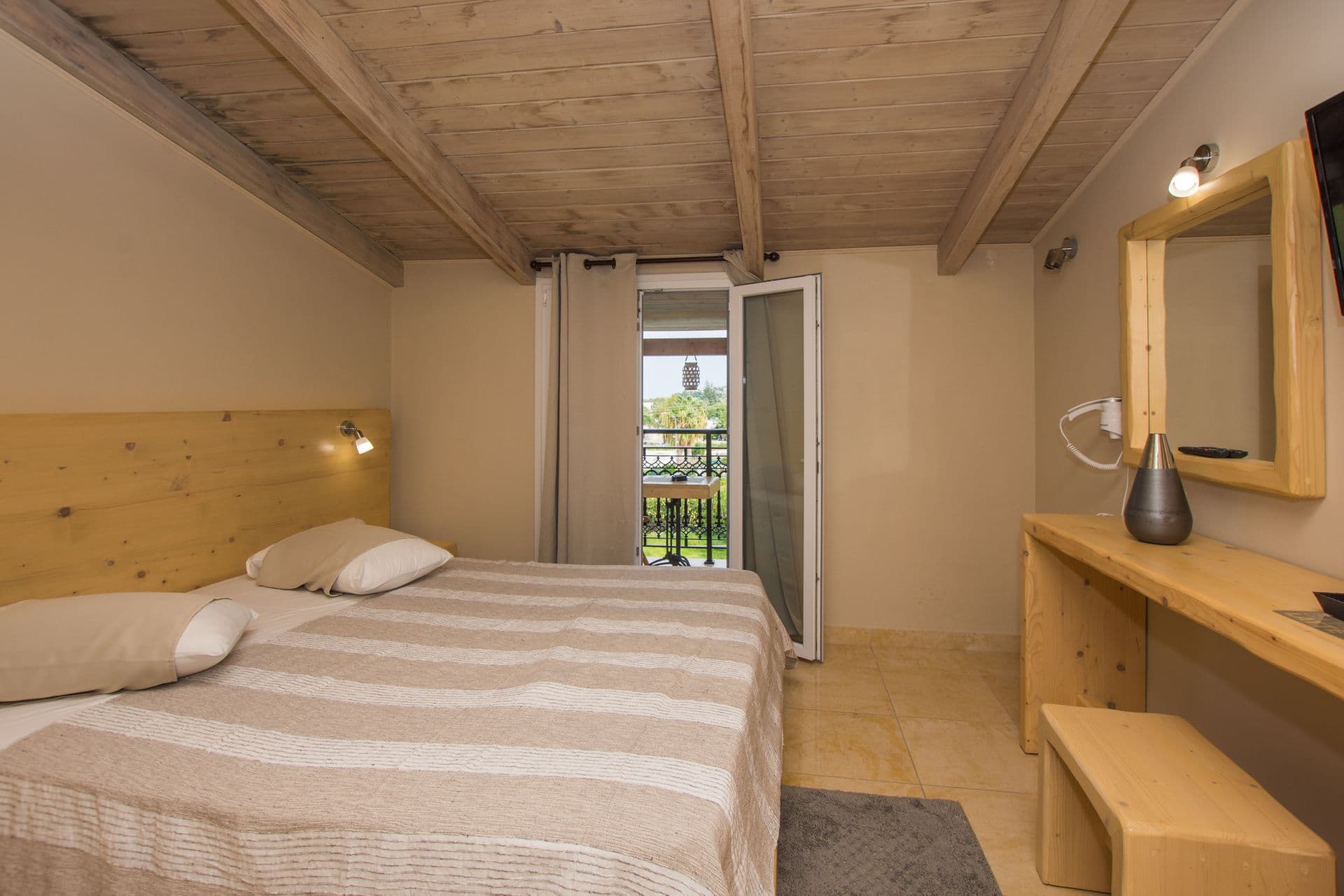 room-types-INIOCHOS-DLXPV-0.jpg
