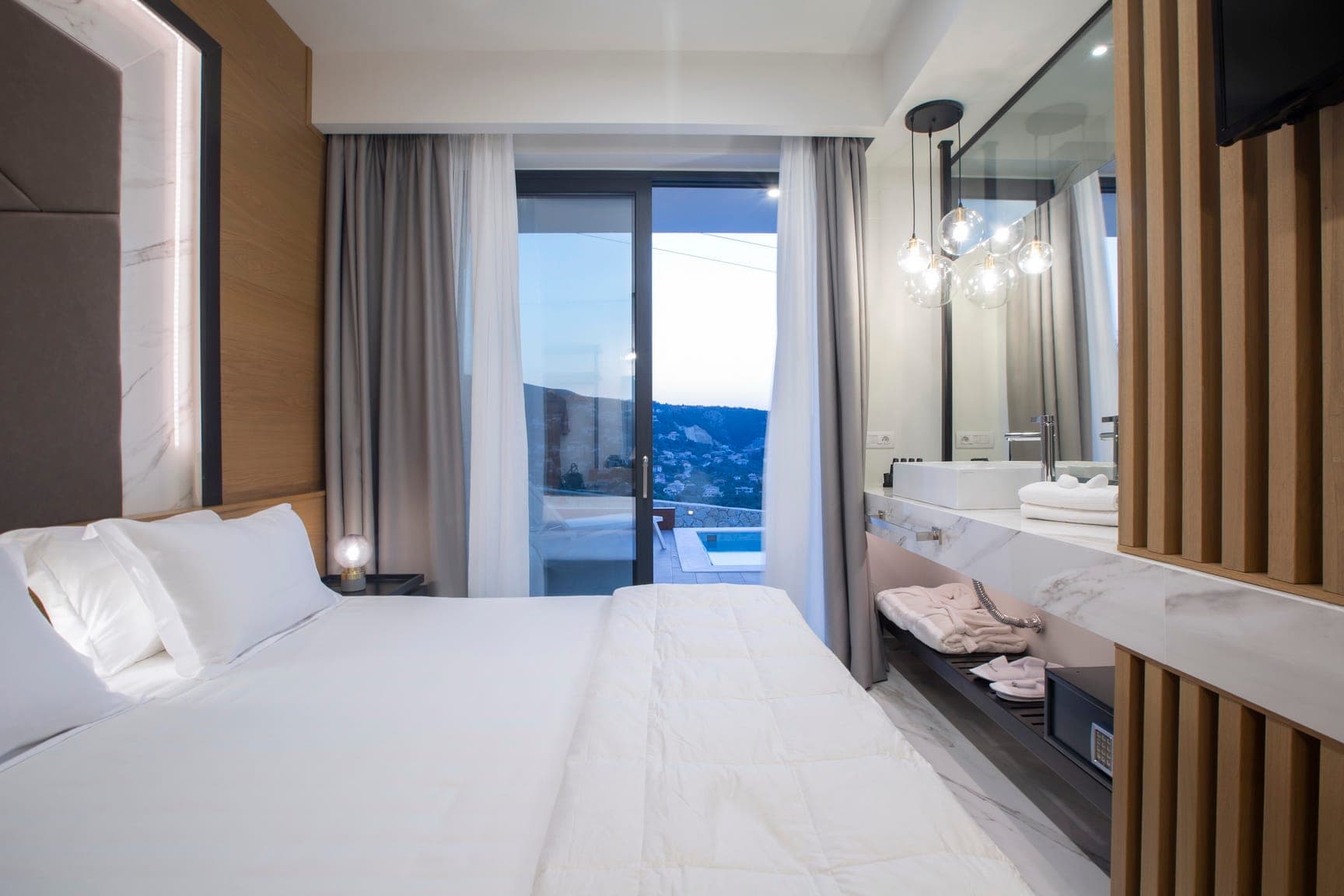 room-types-IONGEMS-TOPAZ-0.jpg