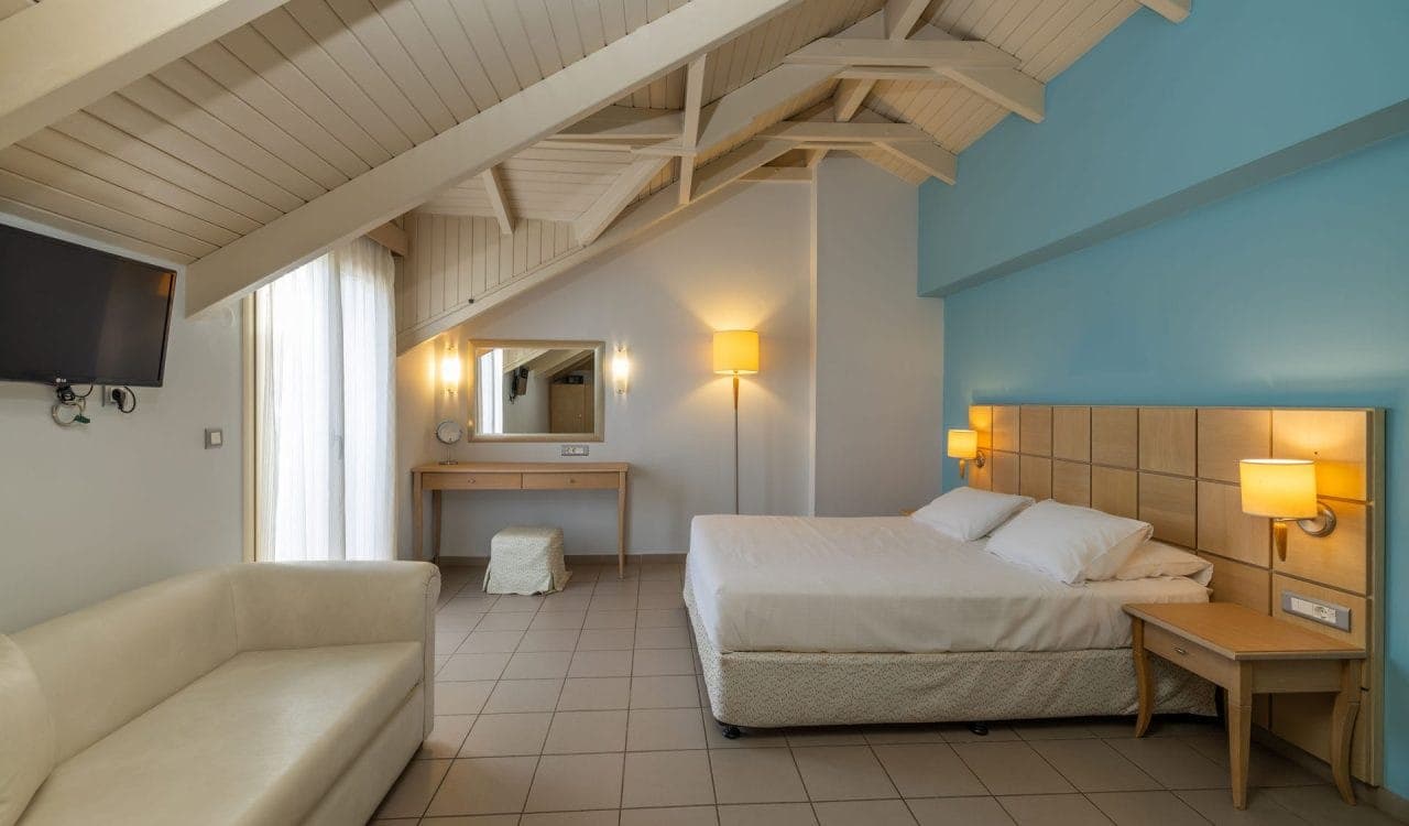 room-types-IONIANPLAZ-SUITE-0.jpg