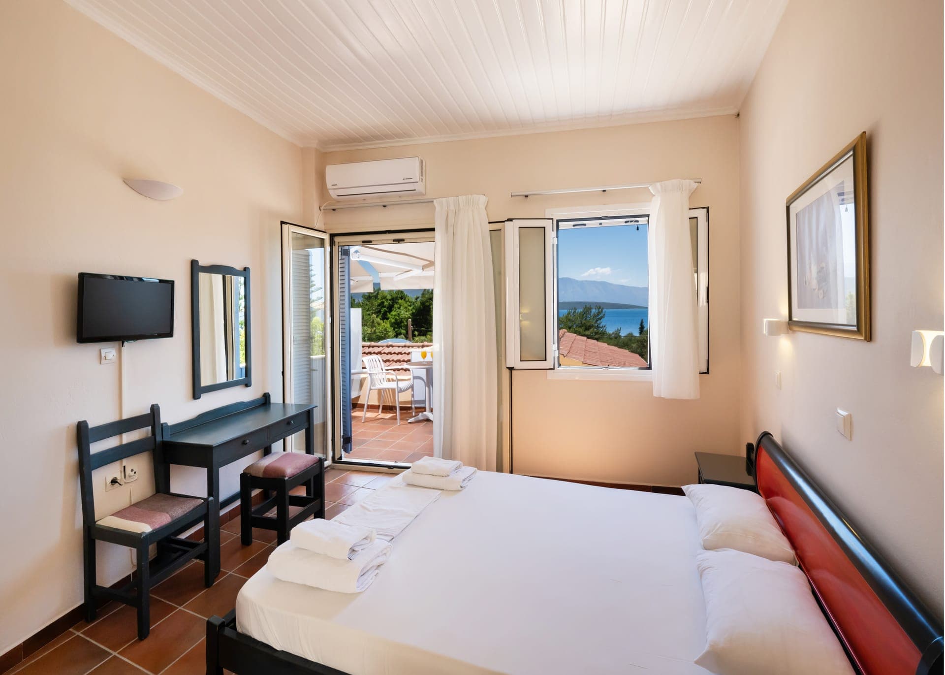 room-types-IONIONHOT-SUPDBL-0.jpg