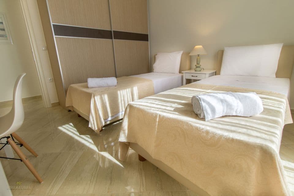 room-types-IPHIMEDEIA-DLXSEA-0.jpg