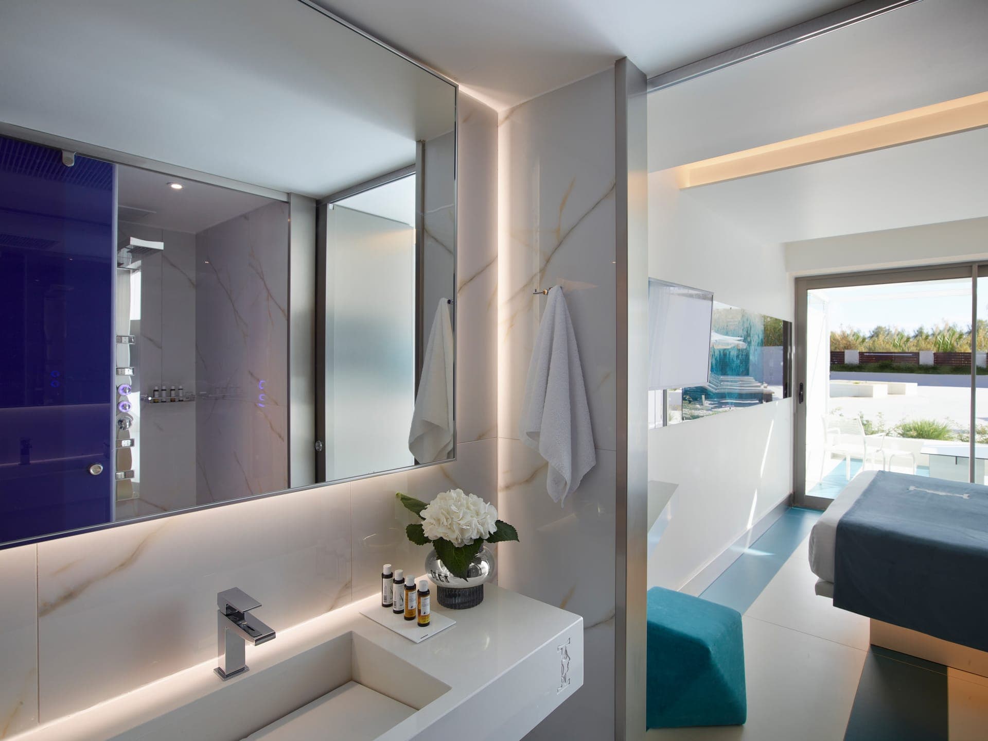 room-types-IRESORTHTL-SF2BL-0.jpg