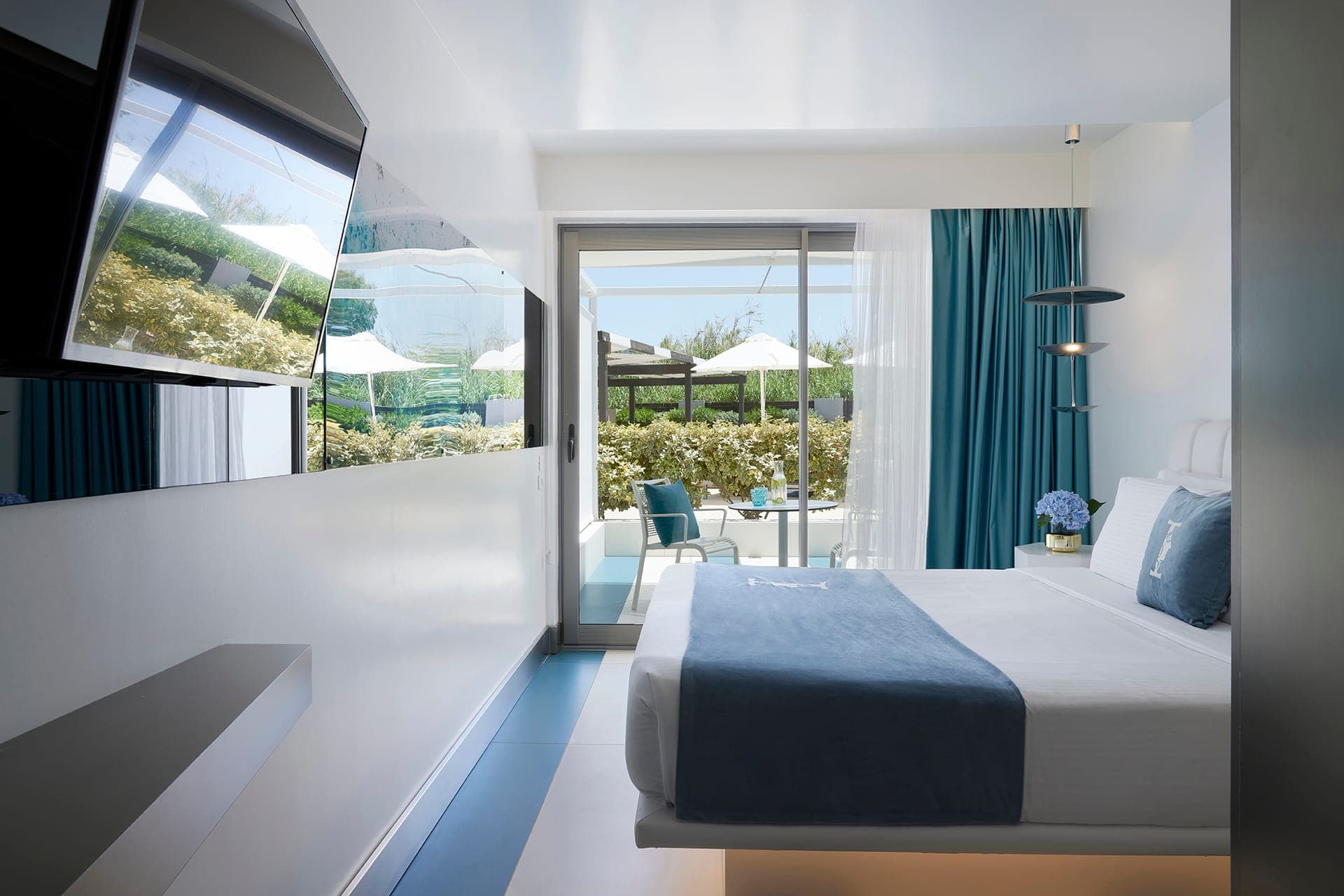 room-types-IRESORTHTL-STLV-0.jpg