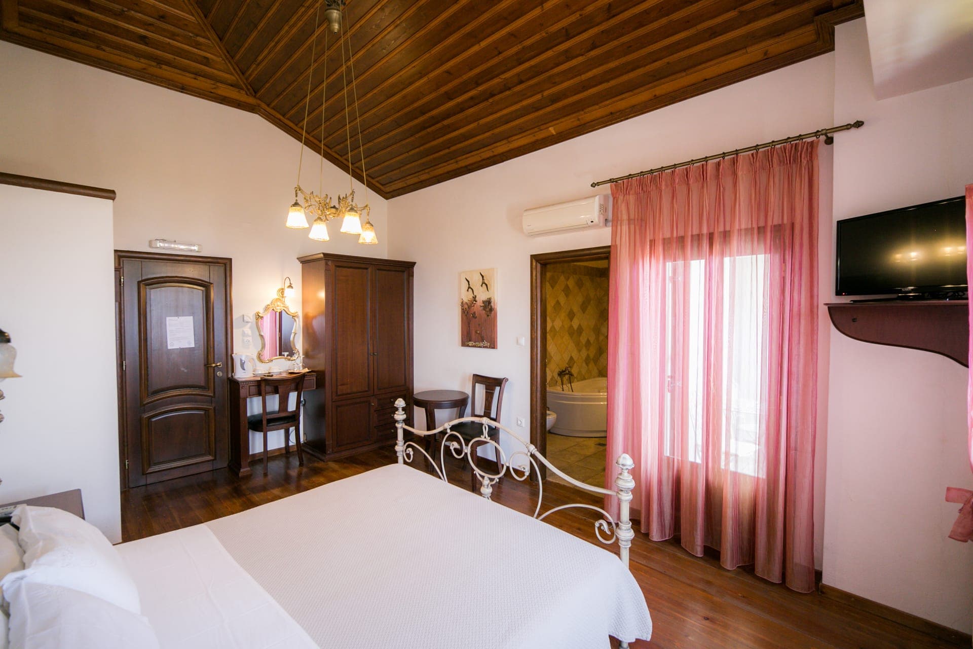 room-types-IRISGH-JUNIOR-0.jpg