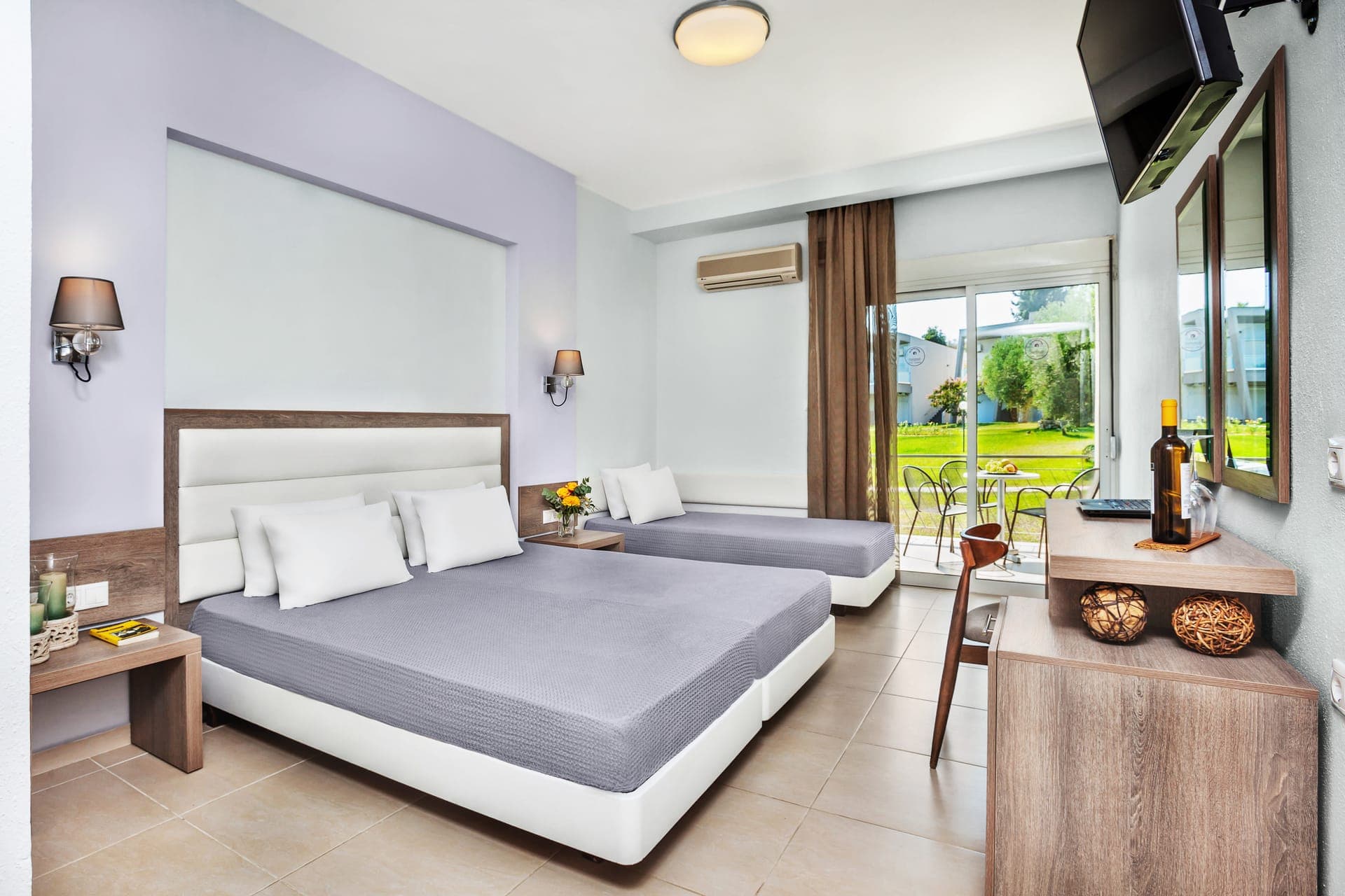 room-types-IRISHOTEL-TRPLCO-0.jpg