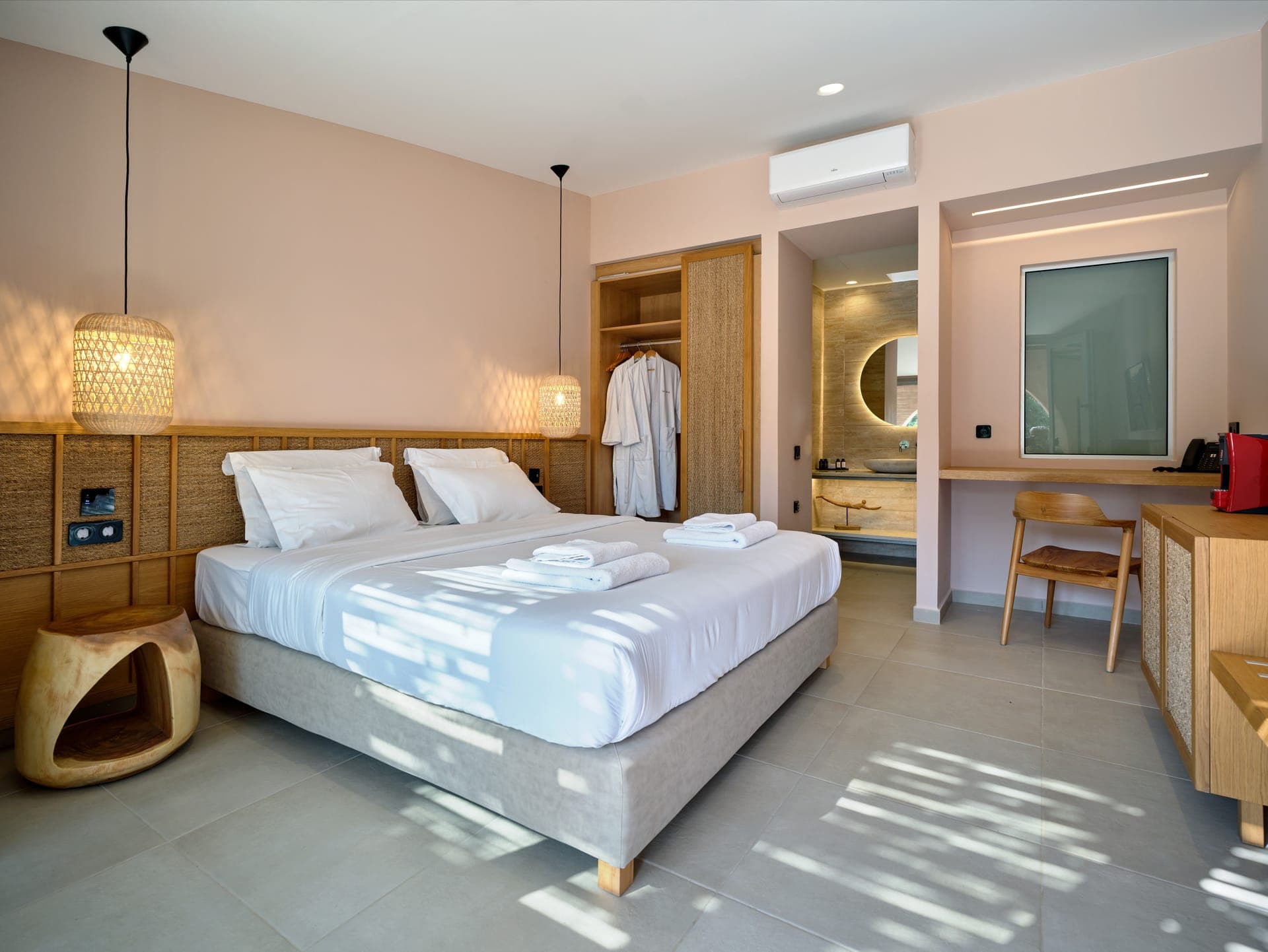 room-types-ISAVORIA-DELDBL-0.jpg