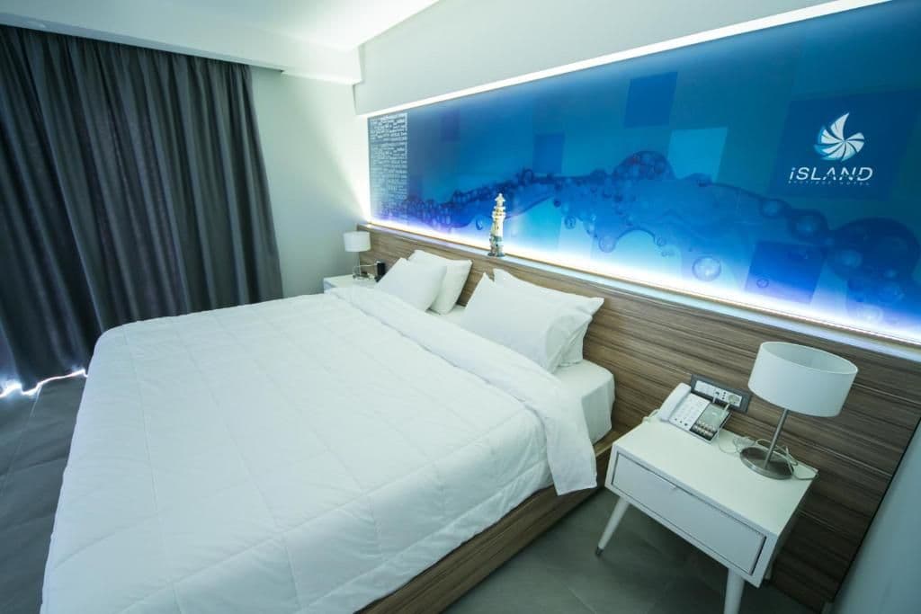 room-types-ISLANDBH-SUITE-0.jpg