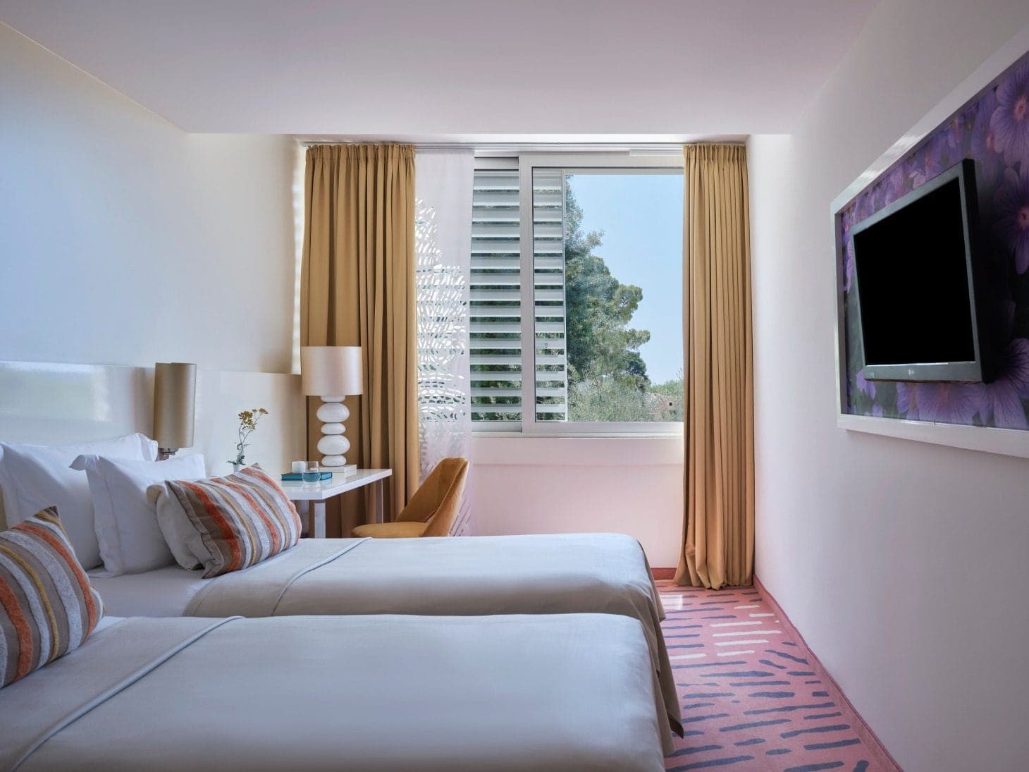 room-types-IVANHOTEL-DBLGV-0.jpg