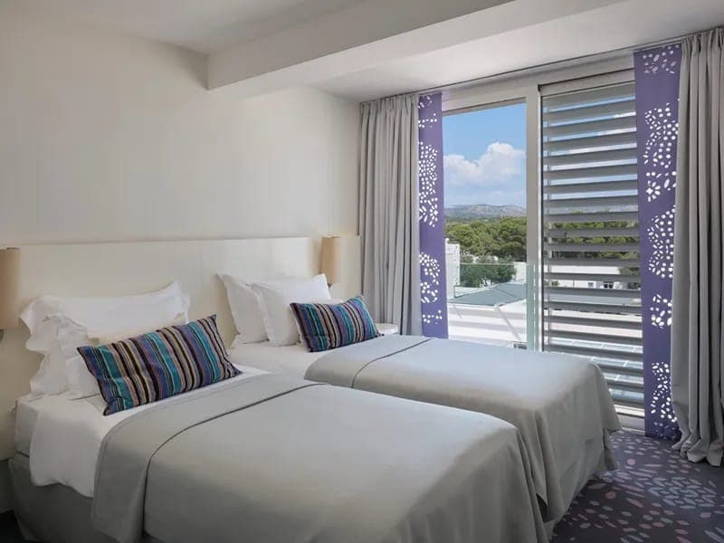 room-types-IVANHOTEL-DBLGVF-0.jpg