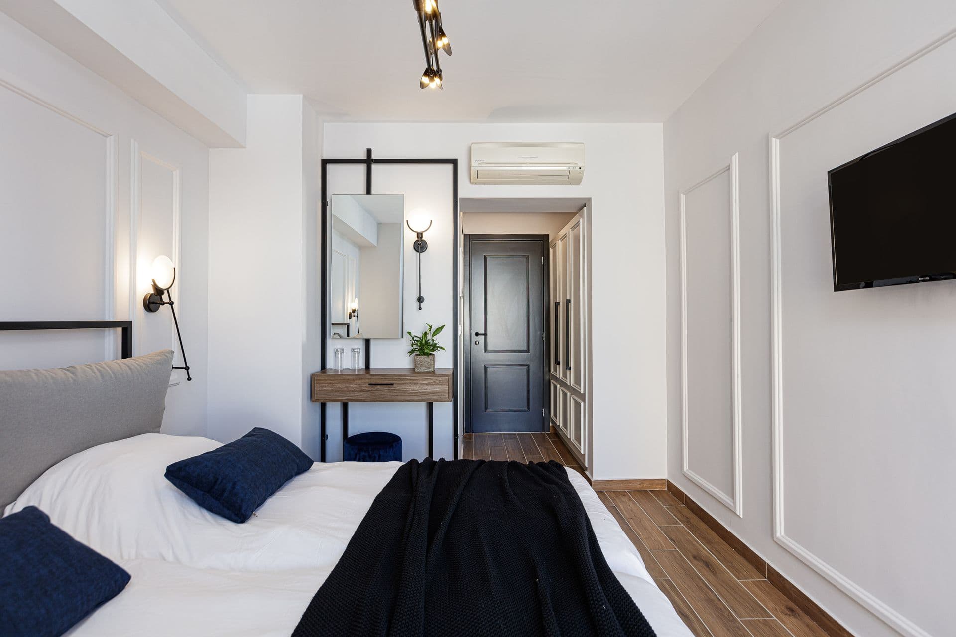 room-types-JOANPALACE-ECONM-0.jpg