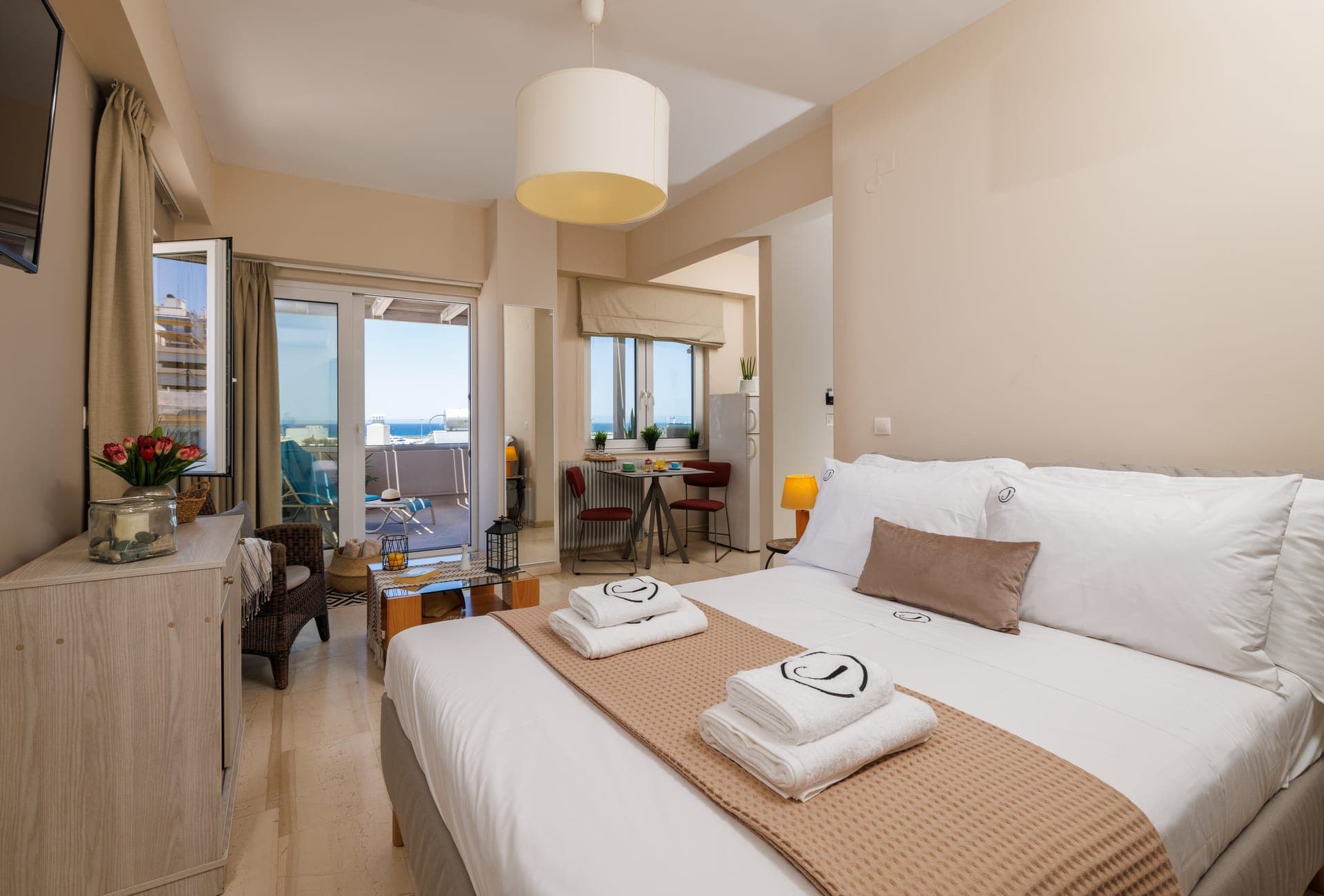 Studio with Terrace(roof garden)
Type: Entire studio Size: 35 m² Occupancy: 2 guests Beds: 1 queen bed Features: This studio offers all the comforts of the standard studio, with the added benefit of a private terrace or balcony. The unit offers 1 dbl bed.