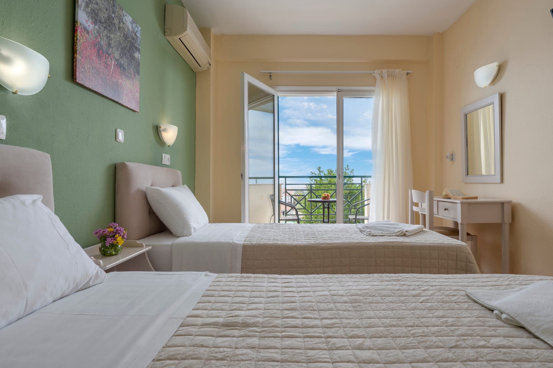 room-types-JULIAHTL-DBLSV-0.jpg