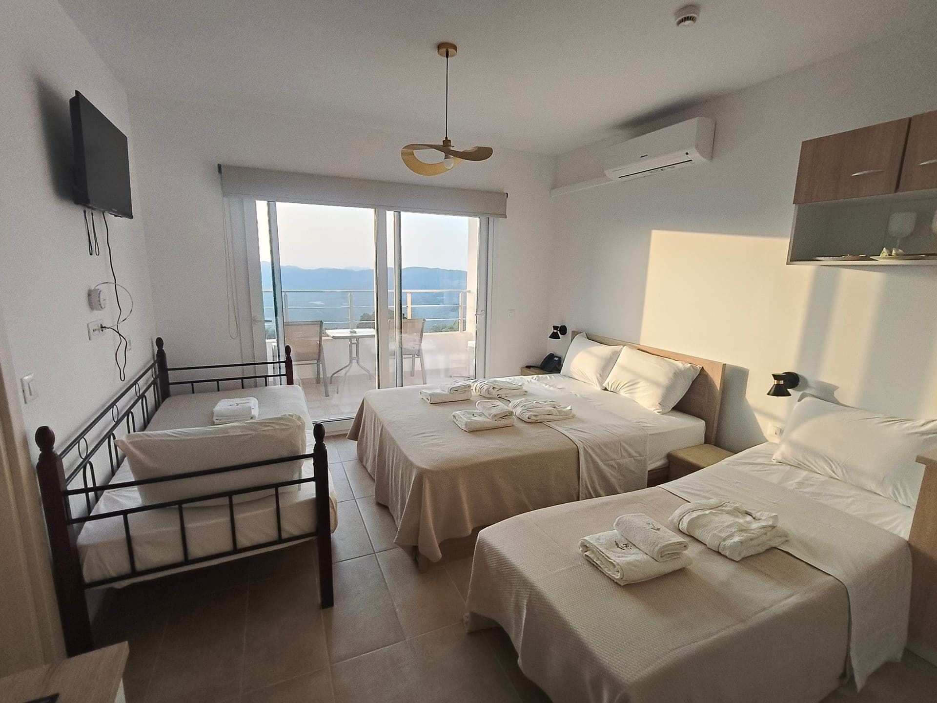 room-types-KANDANIACR-FR-0.jpg