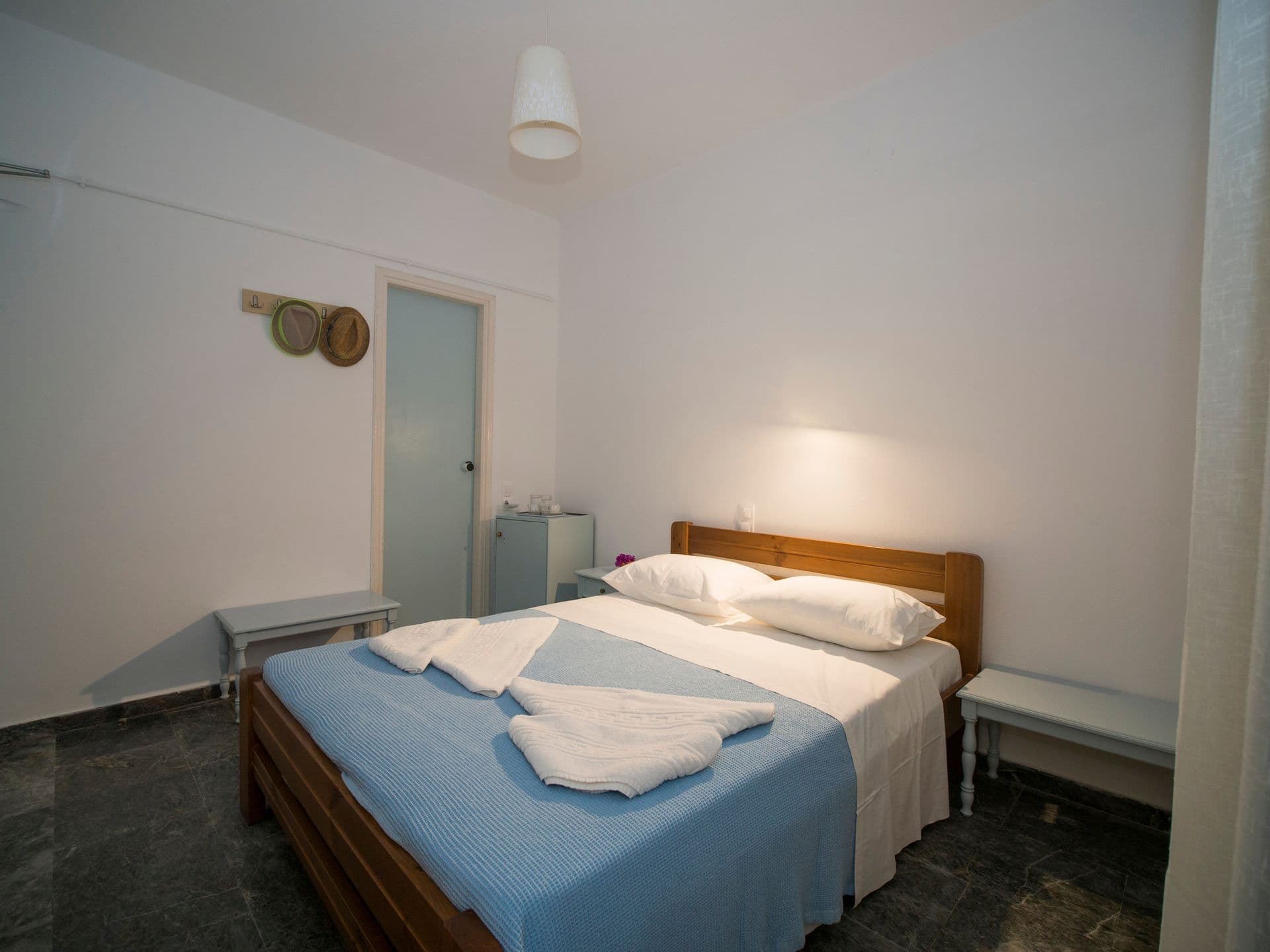 room-types-KARANASOS-BUDGET-0.jpg