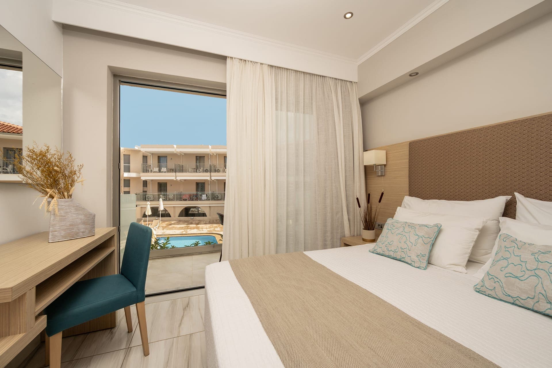 room-types-KARRASGRAN-SUITE-0.jpg