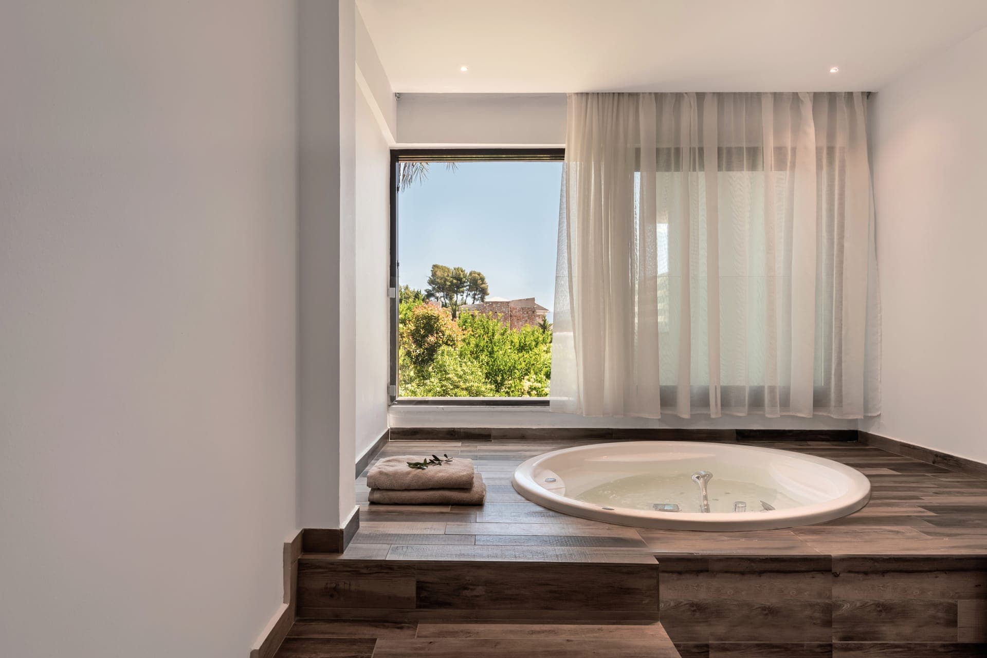 room-types-KASSANDRAB-SUITE-0.jpg