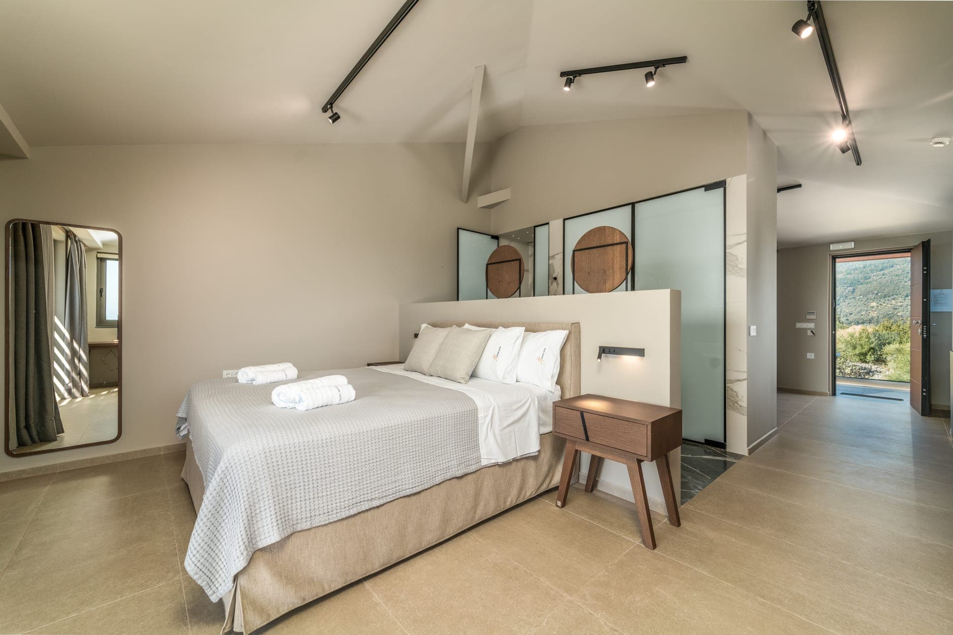 room-types-KATOUNASTS-PENTHO-0.jpg