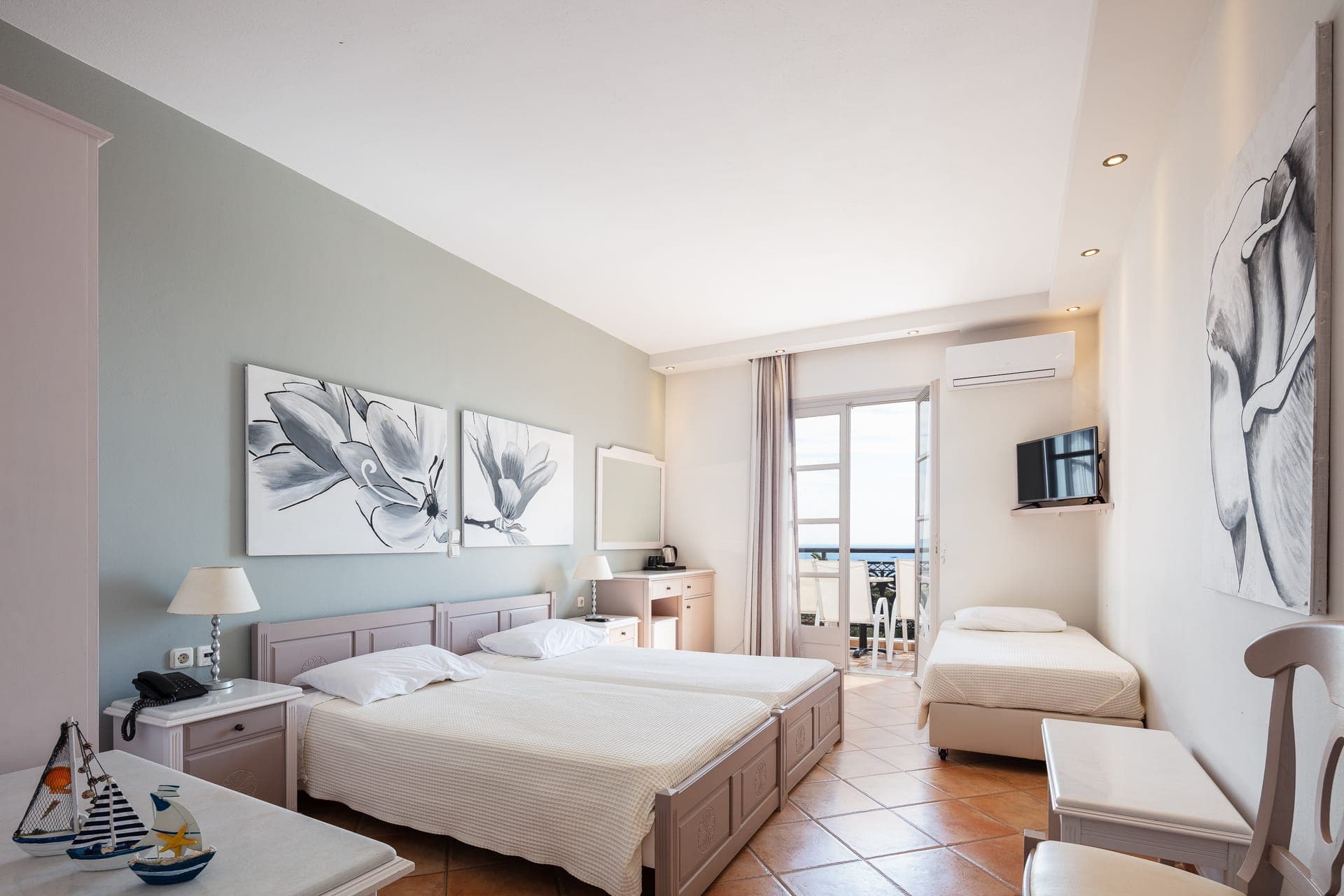 room-types-KAVURAS-TRPL-0.jpg
