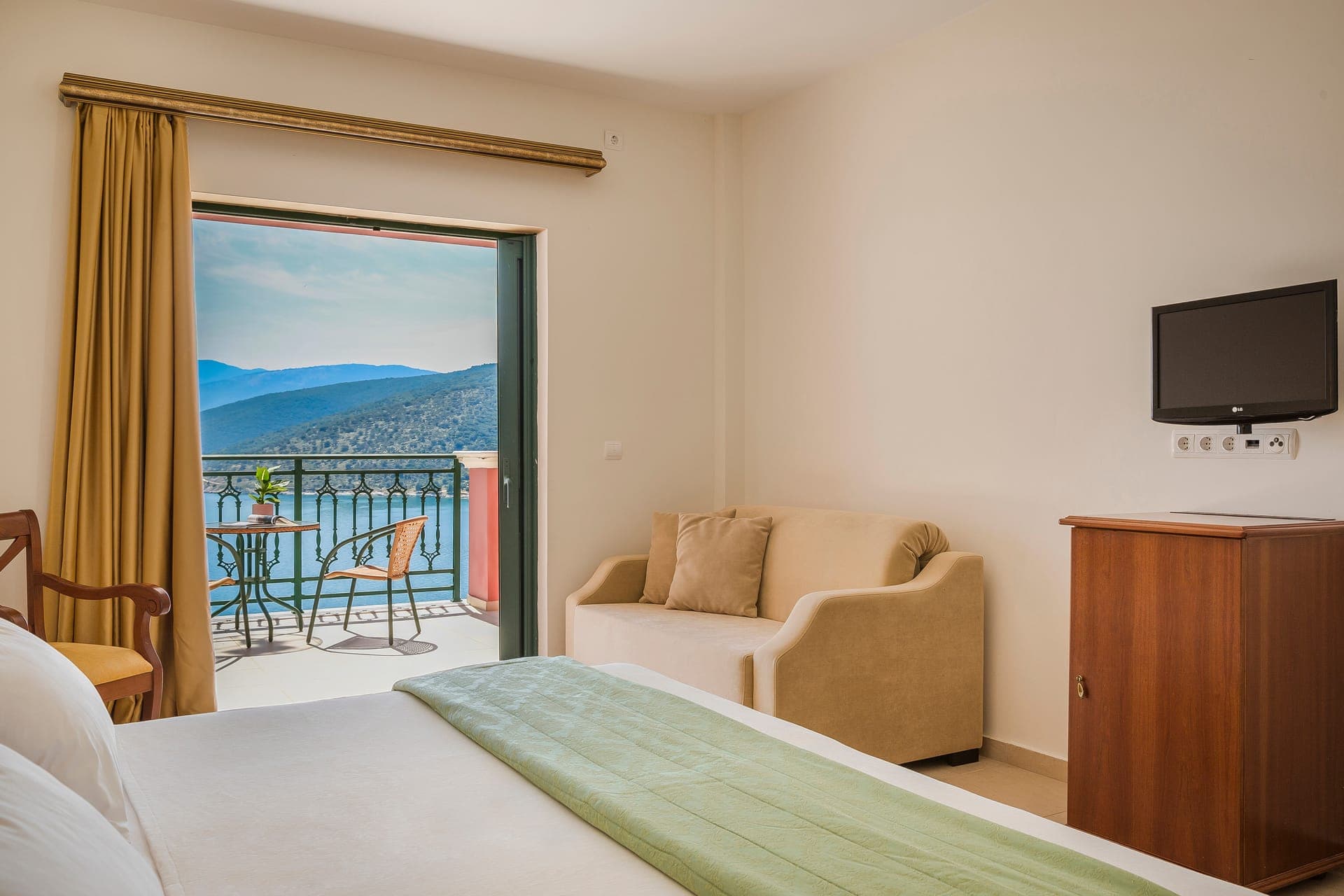 room-types-KEFALBAY-FAM-0.jpg