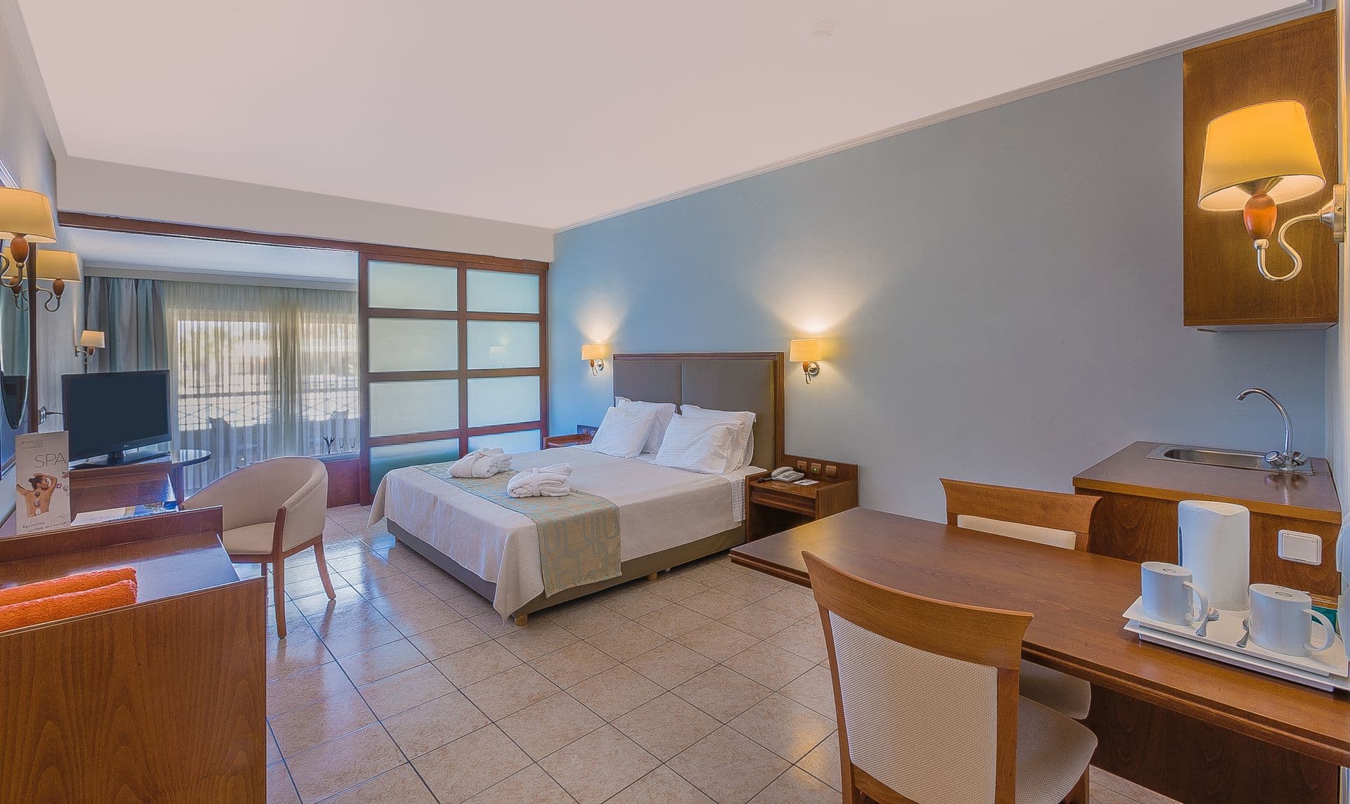 *Images are for illustrative purposes only. Actual room may vary.
