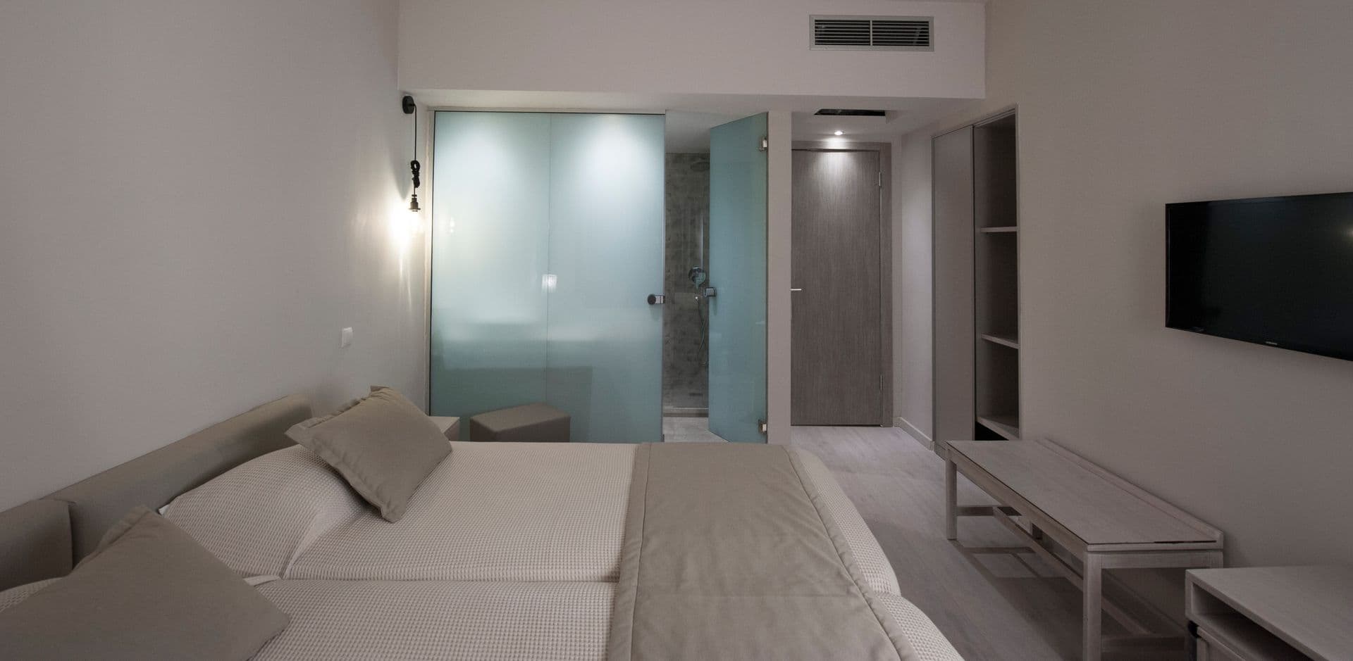 room-types-KINGS-DBLSEA-0.jpg