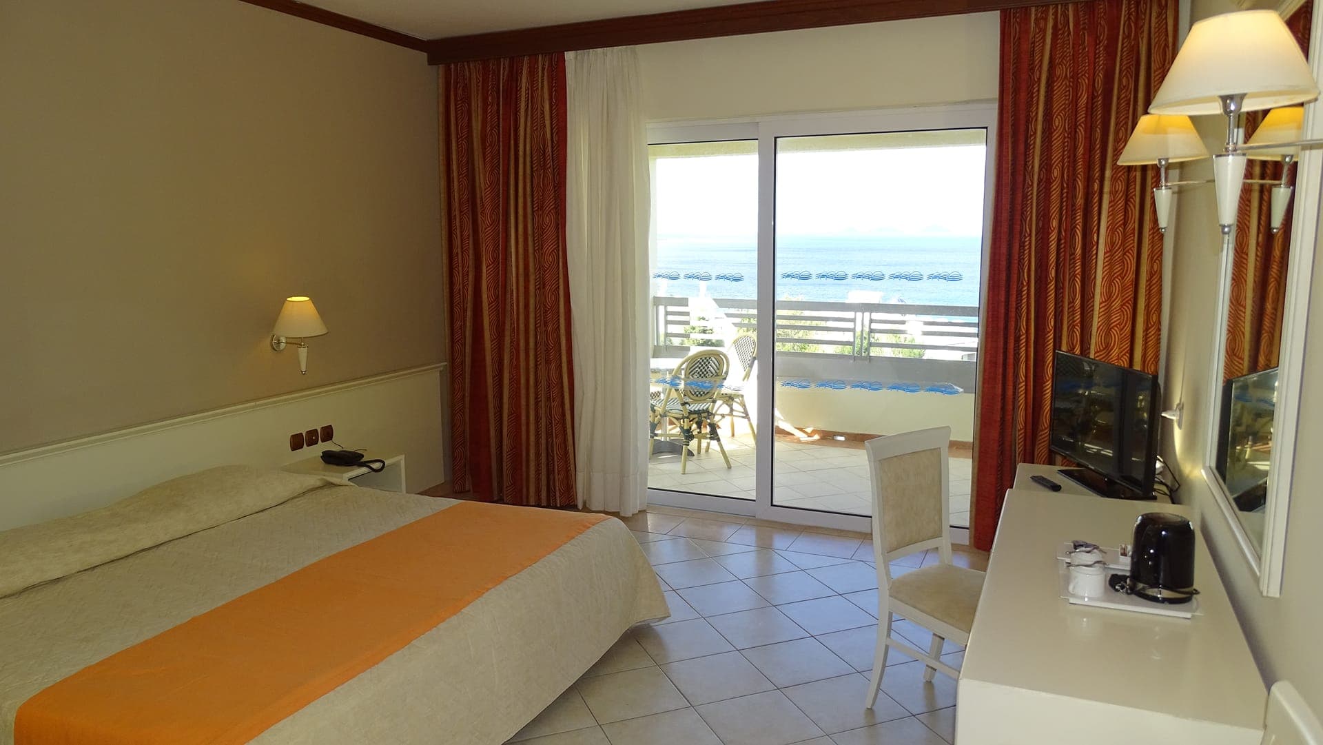 *Images are for illustrative purposes only. Actual room may vary.