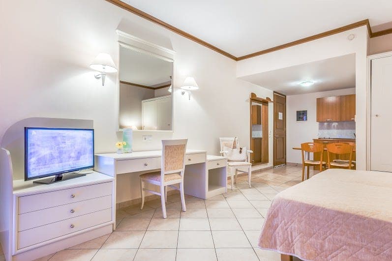 *Images are for illustrative purposes only. Actual room may vary.