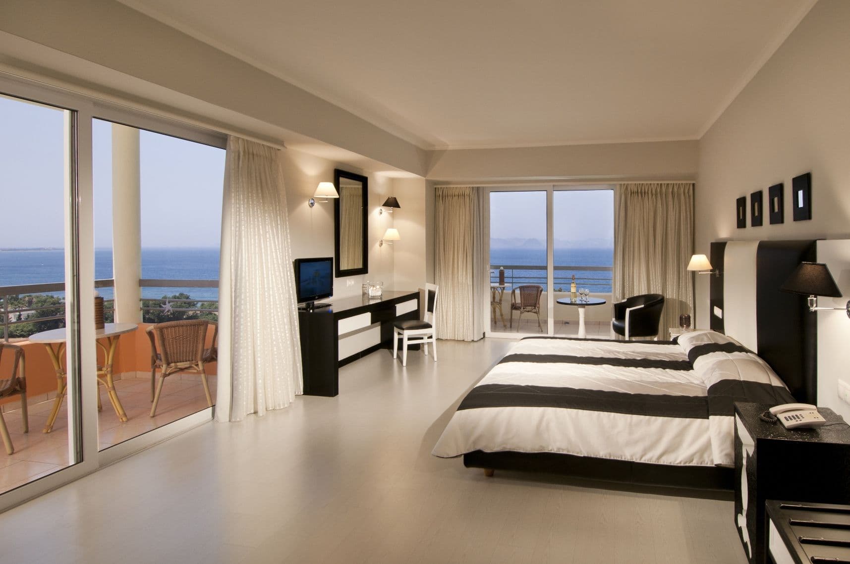 *Images are for illustrative purposes only. Actual room may vary.