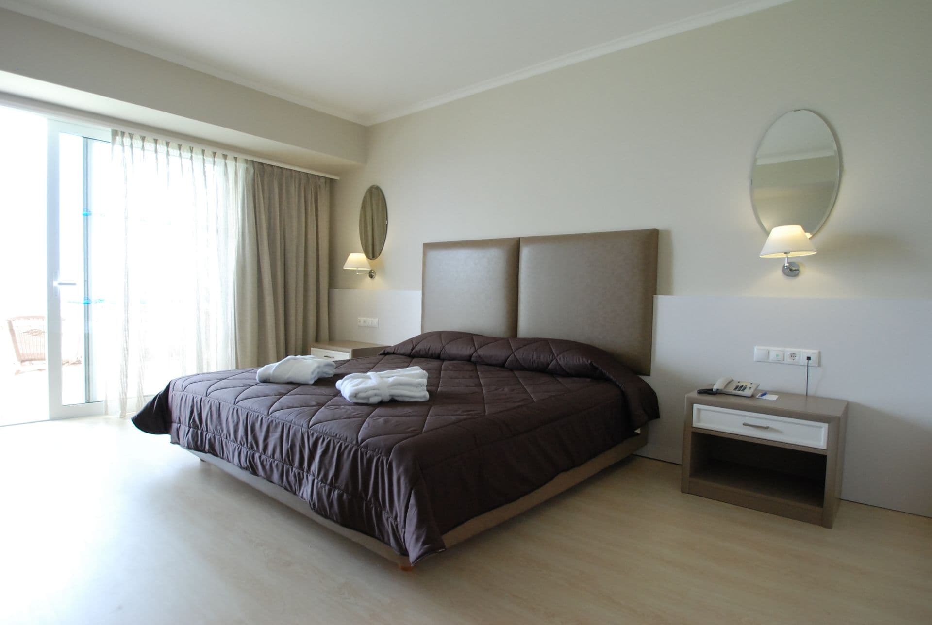 *Images are for illustrative purposes only. Actual room may vary.