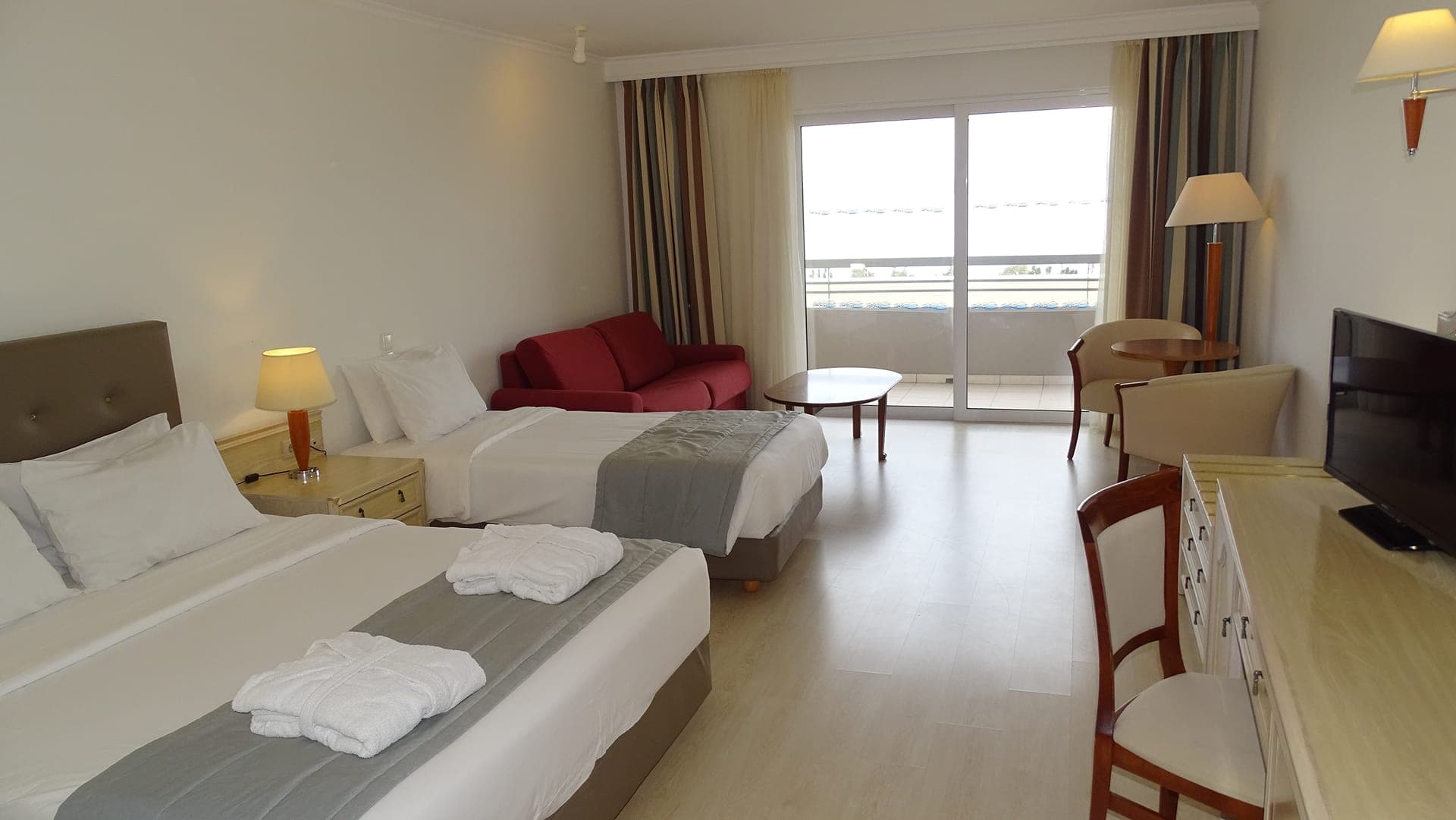 *Images are for illustrative purposes only. Actual room may vary.