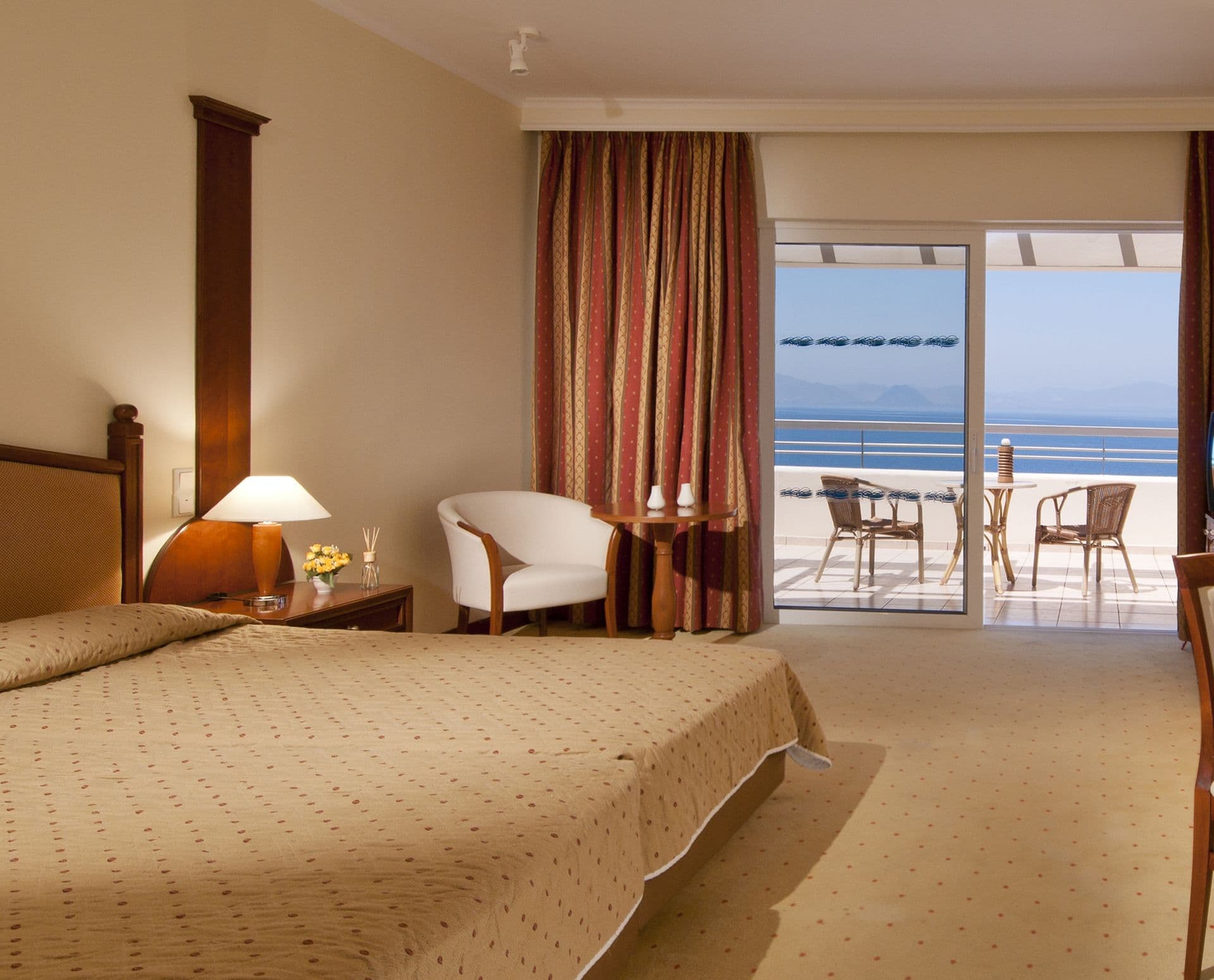 *Images are for illustrative purposes only. Actual room may vary.