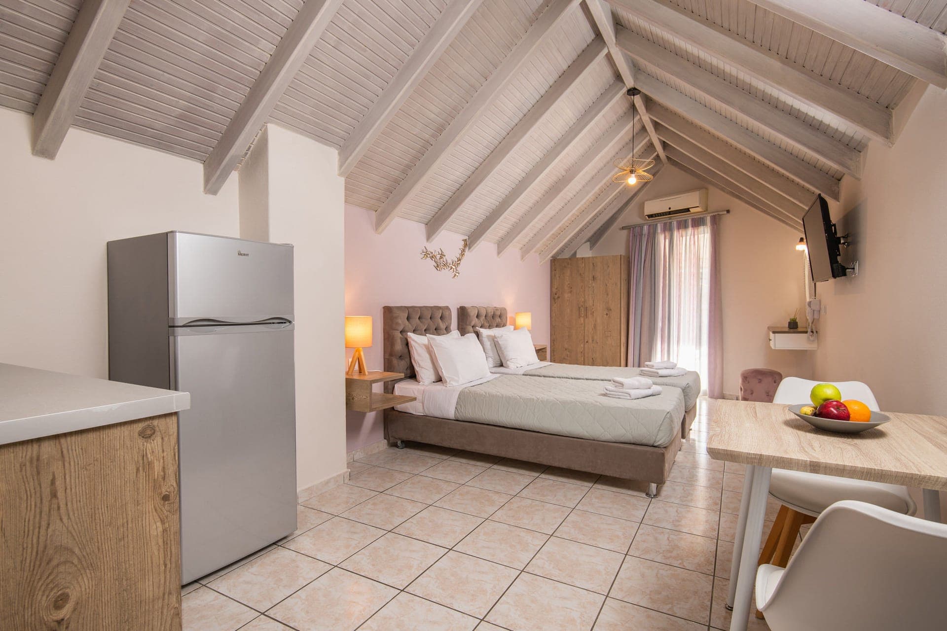 room-types-KOUKOSLOFT-DBLLOF-0.jpg